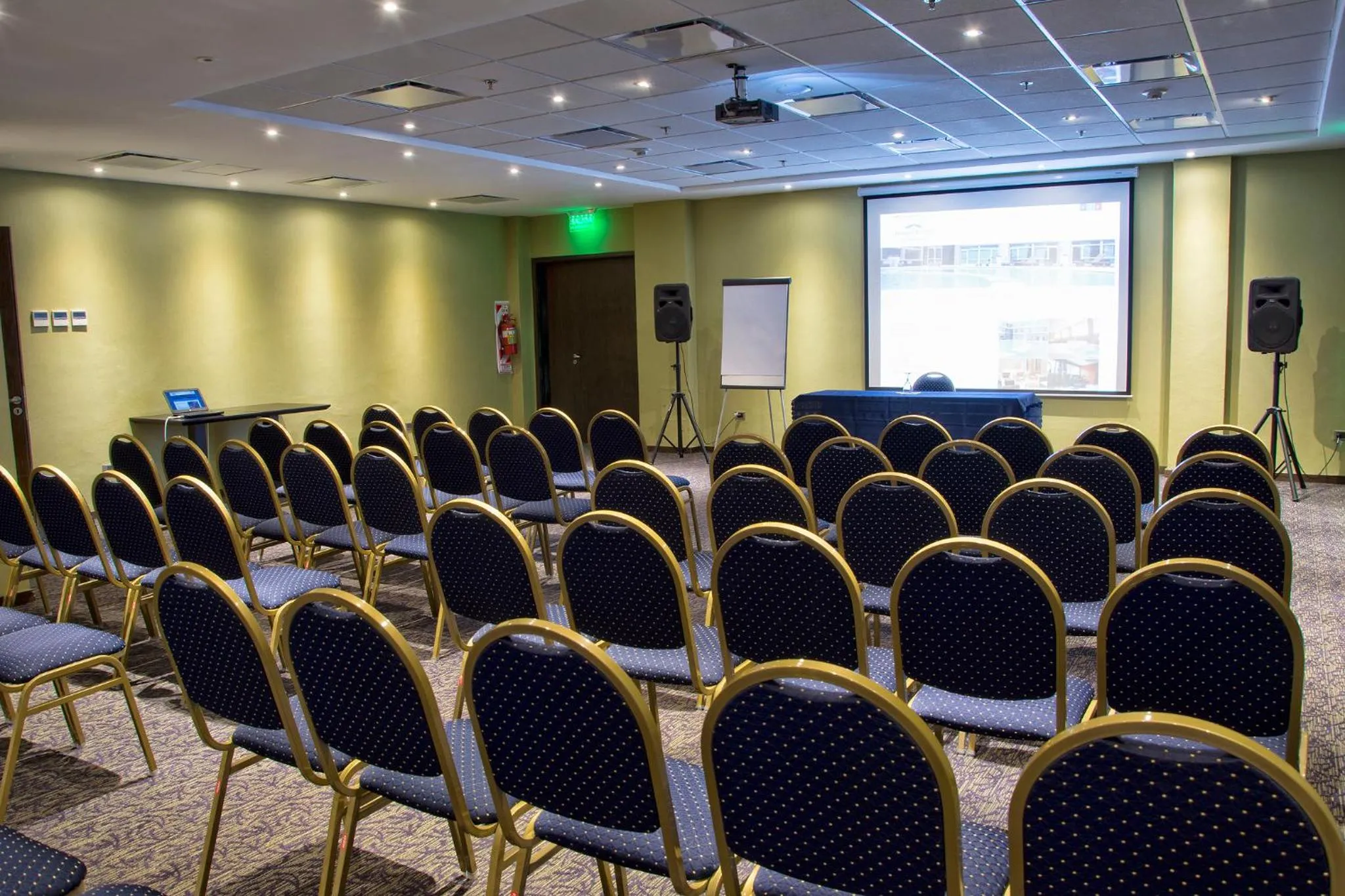 Banquet/Function facilities in Howard Johnson Neuquen