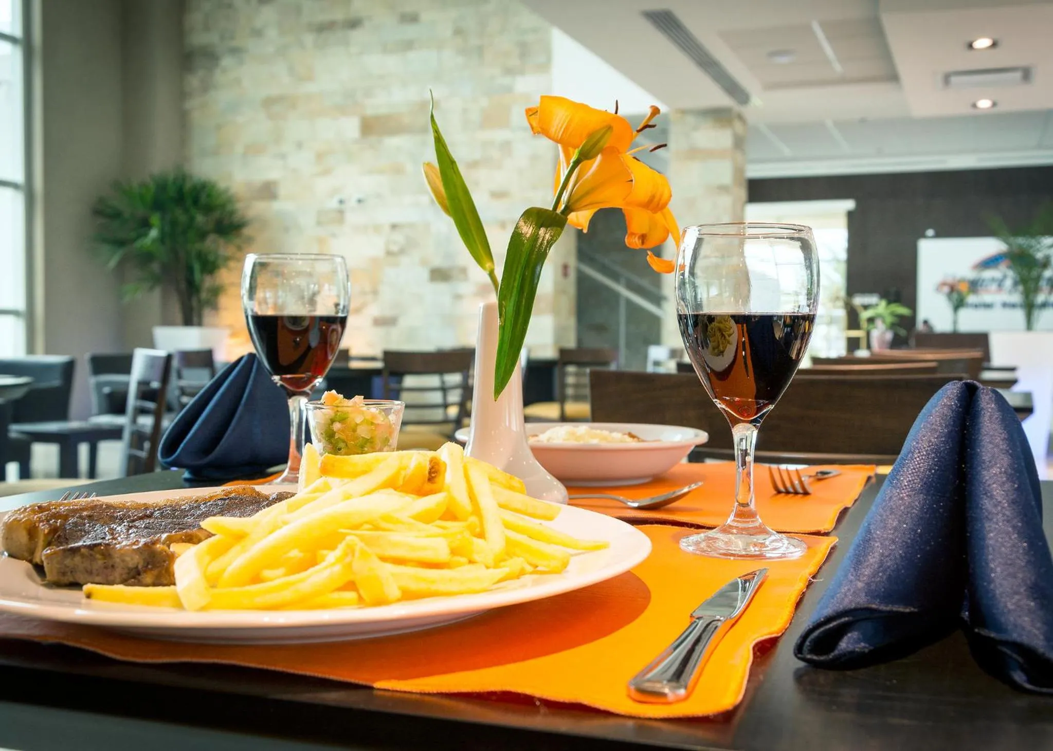 Restaurant/places to eat in Howard Johnson Neuquen