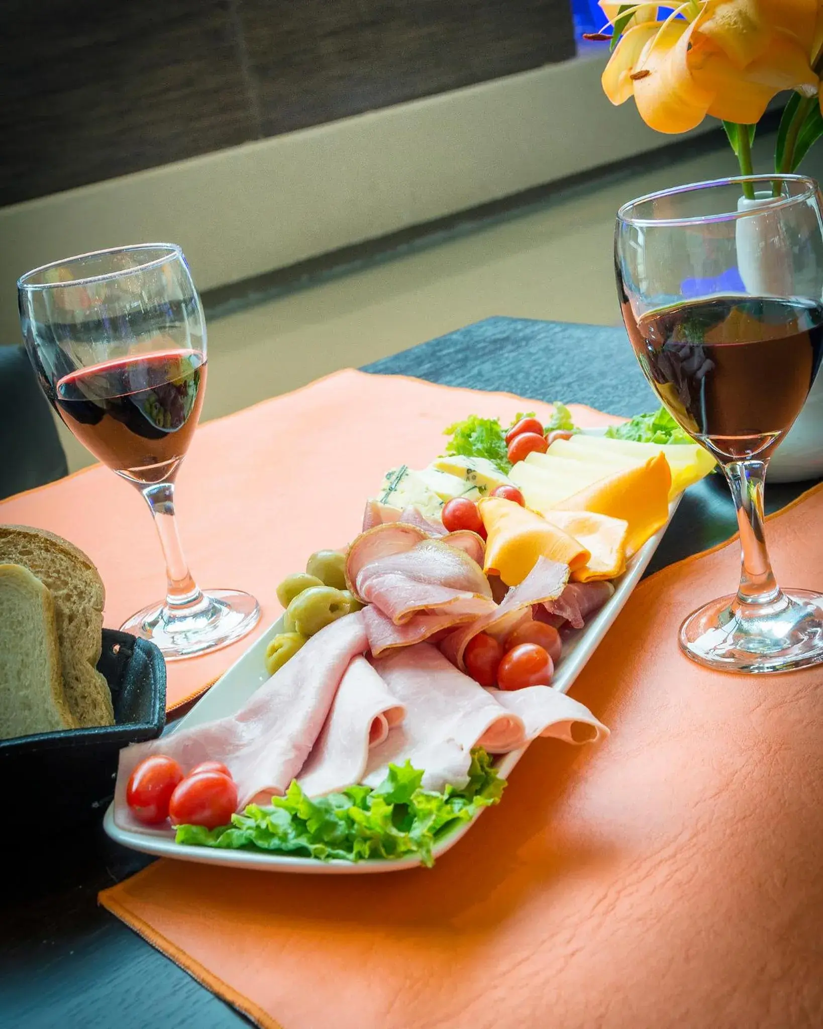 Restaurant/places to eat in Howard Johnson Neuquen Restaurant/places to eat in Howard Johnson Neuquen