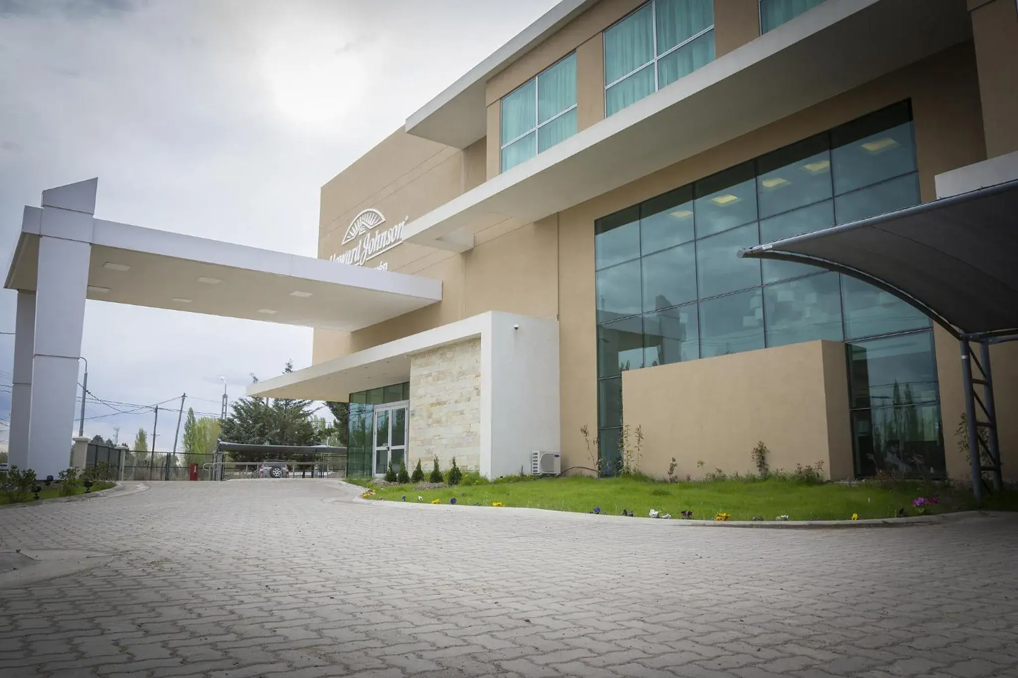 Facade/entrance in Howard Johnson Neuquen Facade/entrance in Howard Johnson Neuquen
