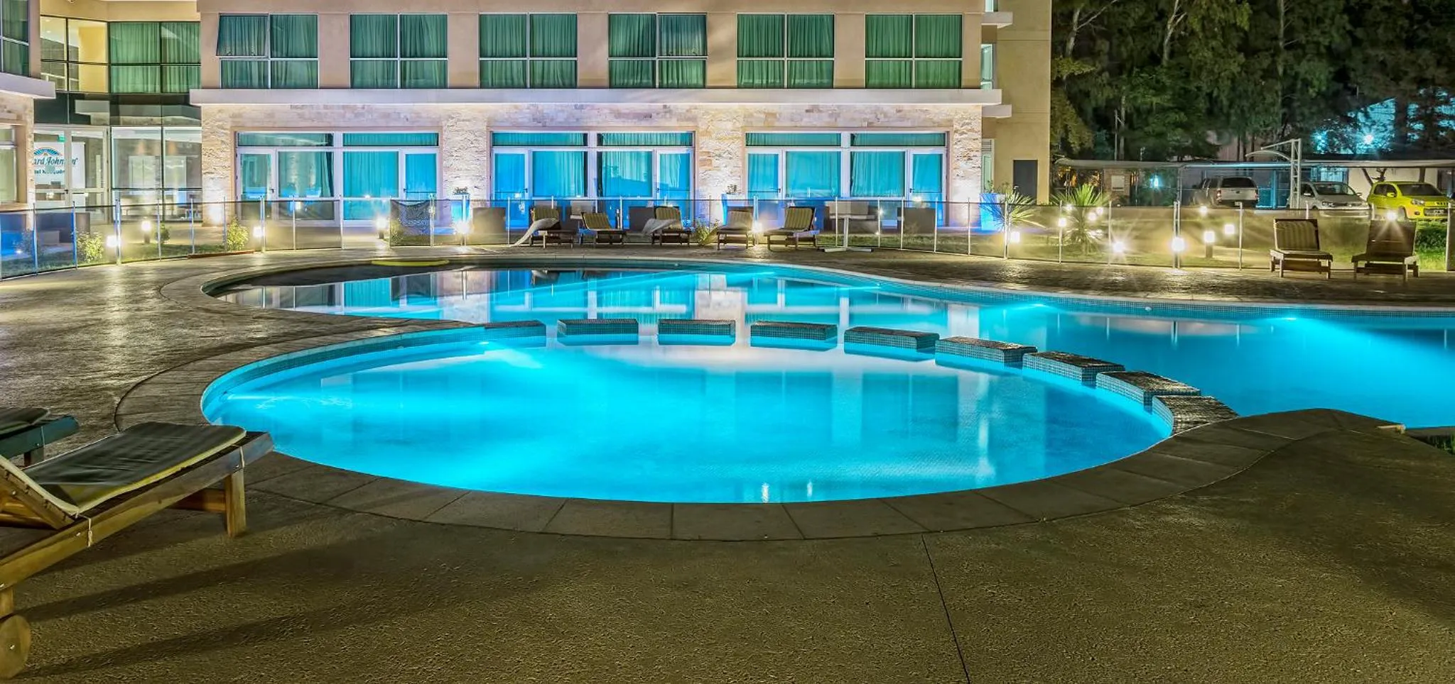 Swimming pool in Howard Johnson Neuquen