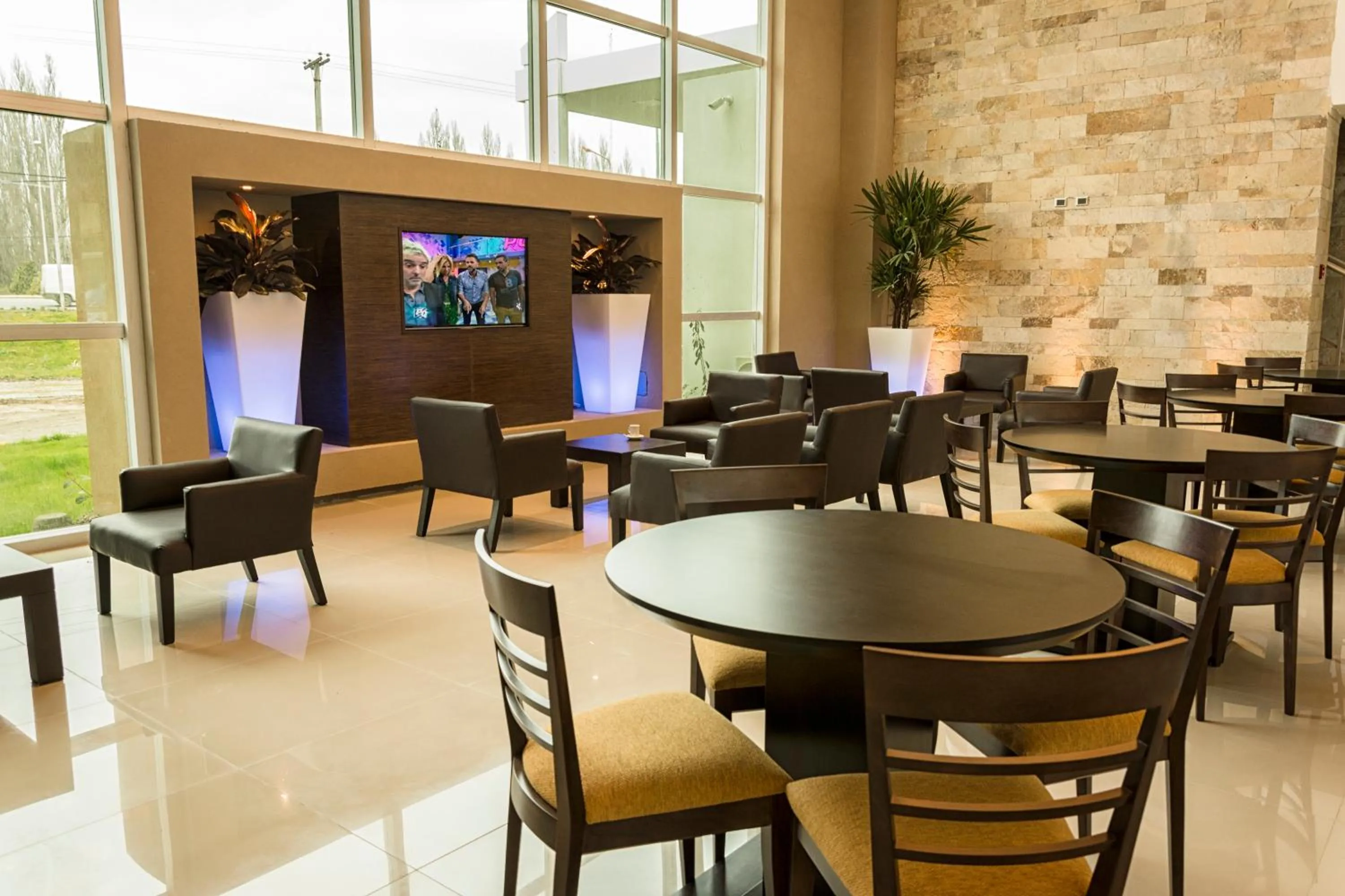 Lounge or bar in Howard Johnson Neuquen