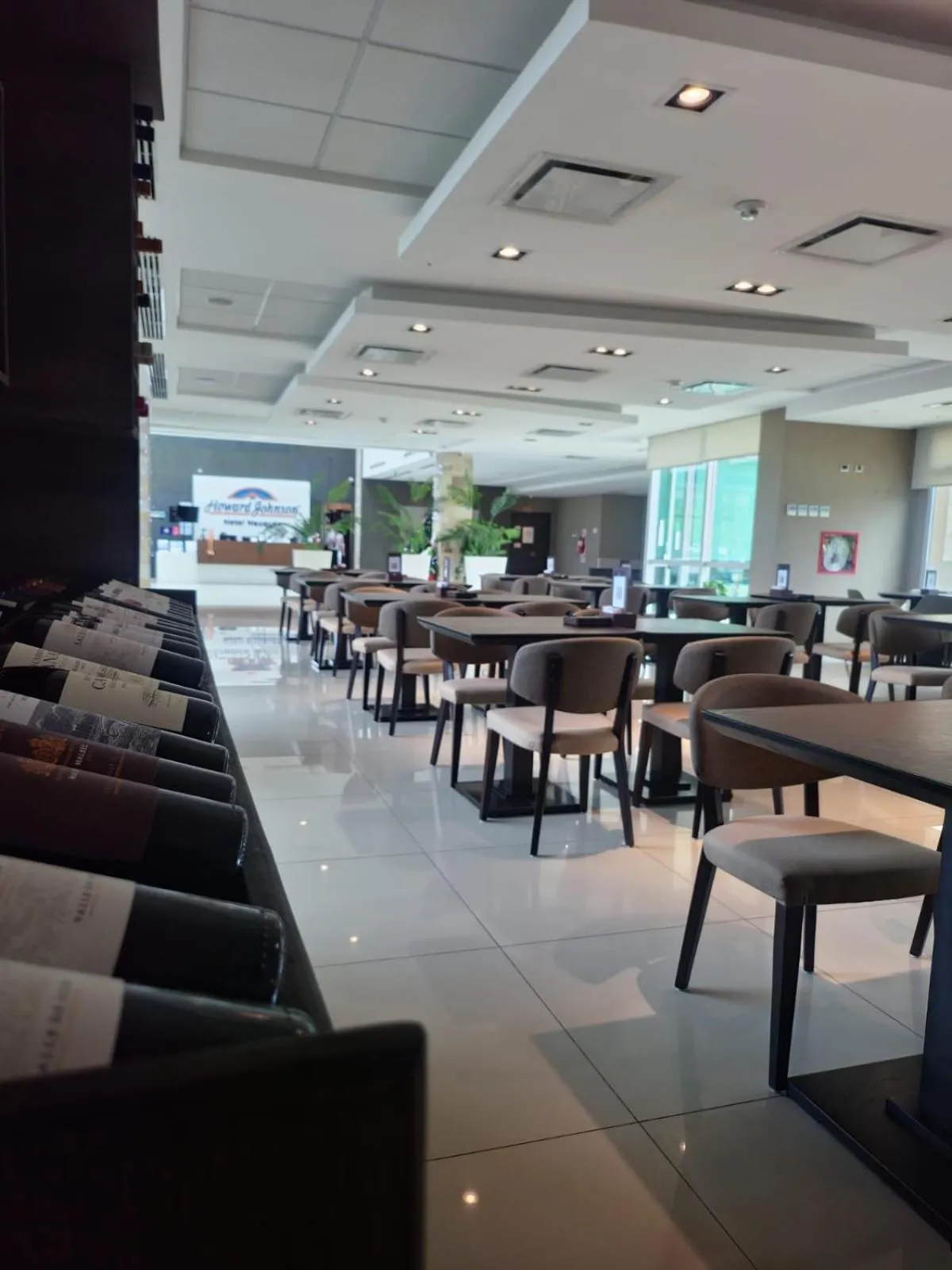 Restaurant/places to eat in Howard Johnson Neuquen