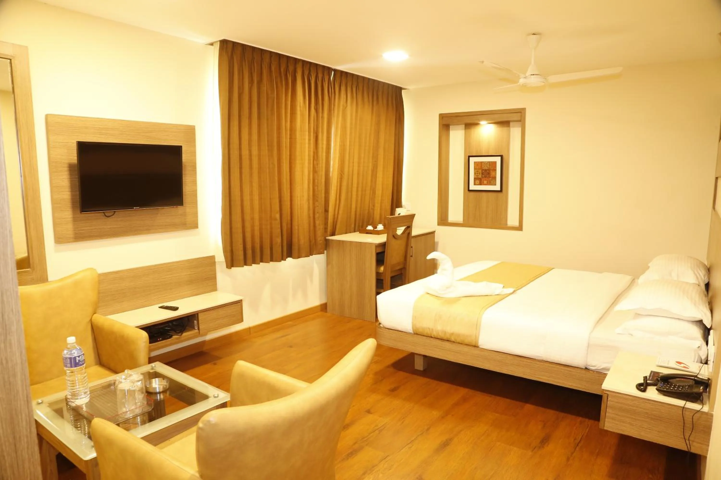 Bedroom, Bed in HOTEL GRAND PLAZzA