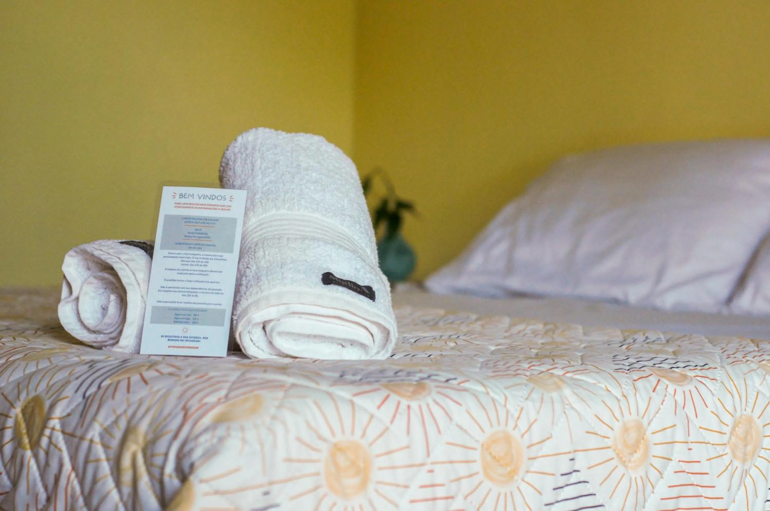 towels, Bed in Pousada Paradise Ferrugem
