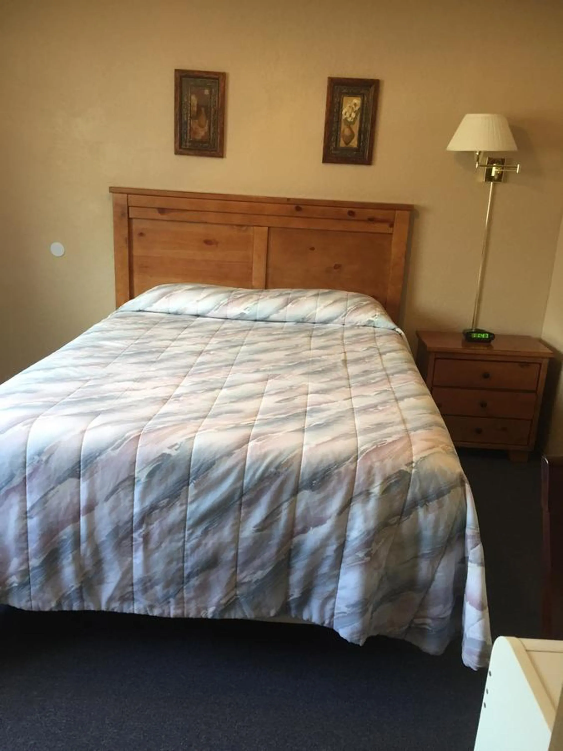 Standard Queen Room in Harrison Inn