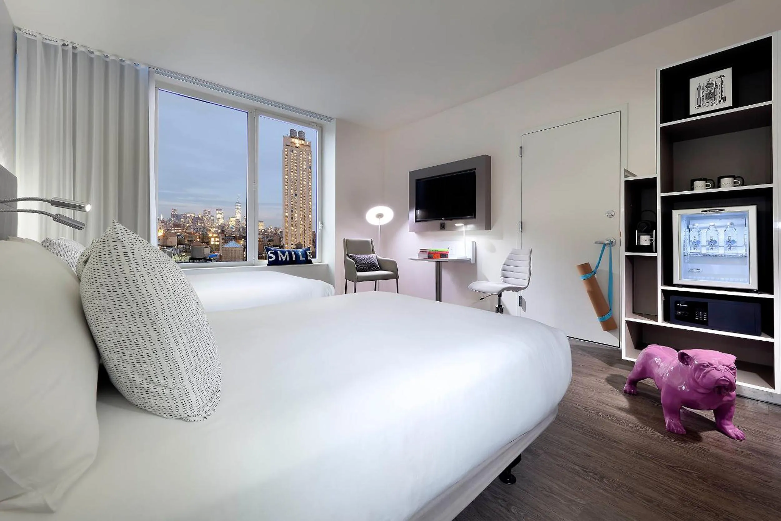 Photo of the whole room, Bed in INNSiDE by Meliá New York Nomad