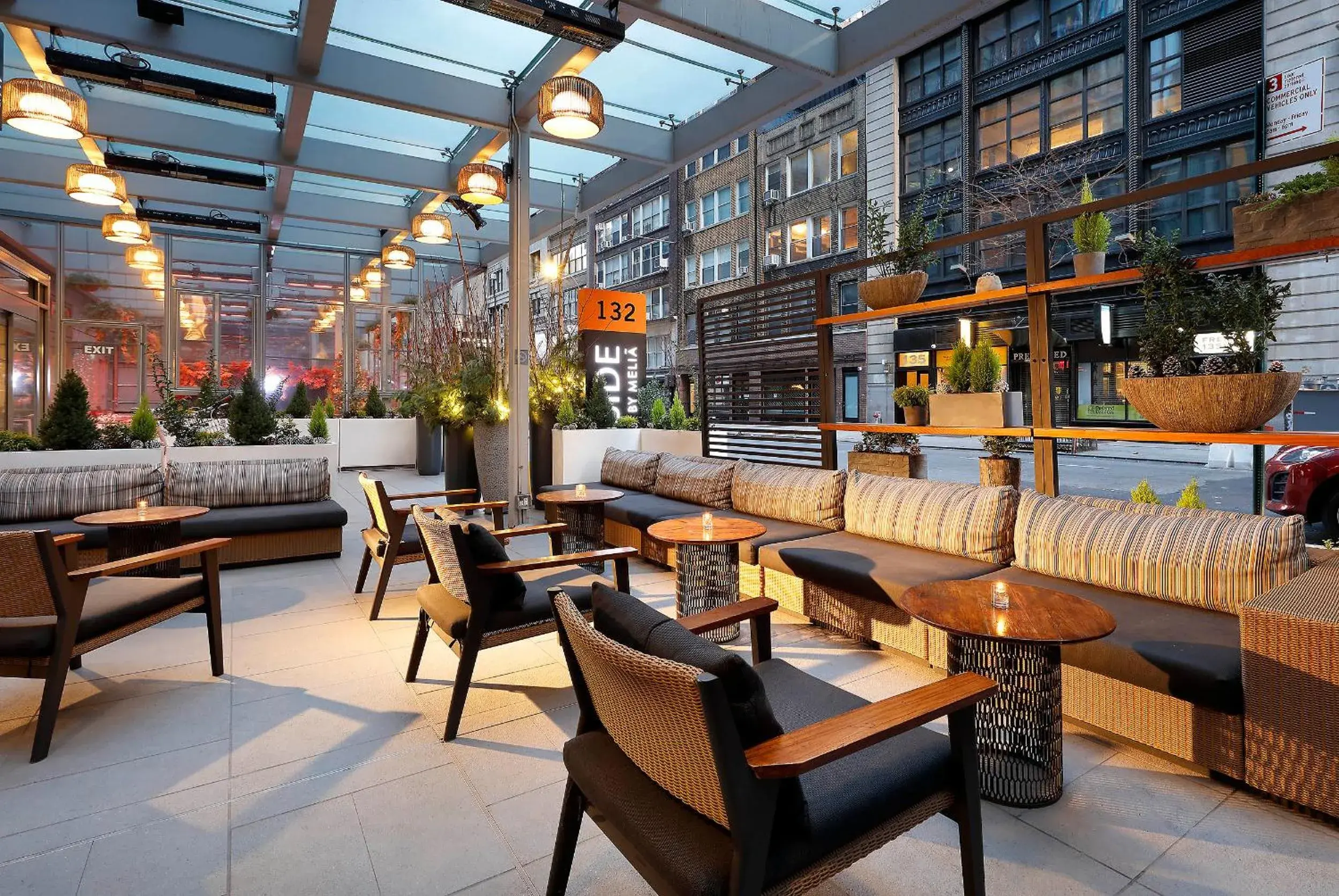 Lounge or bar in INNSiDE by Meliá New York Nomad Lounge or bar in INNSiDE by Meliá New York Nomad