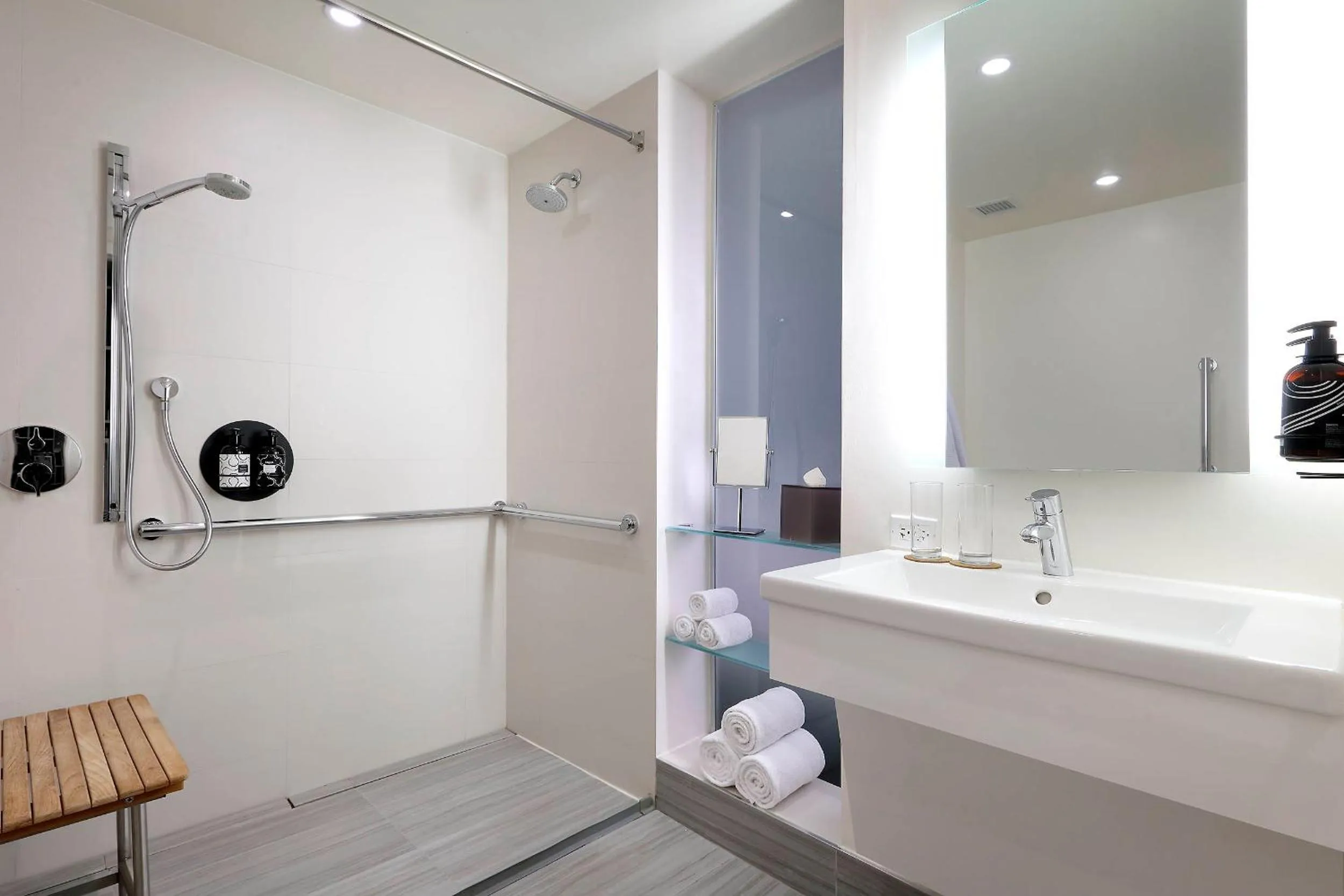 Bathroom in INNSiDE by Meliá New York Nomad