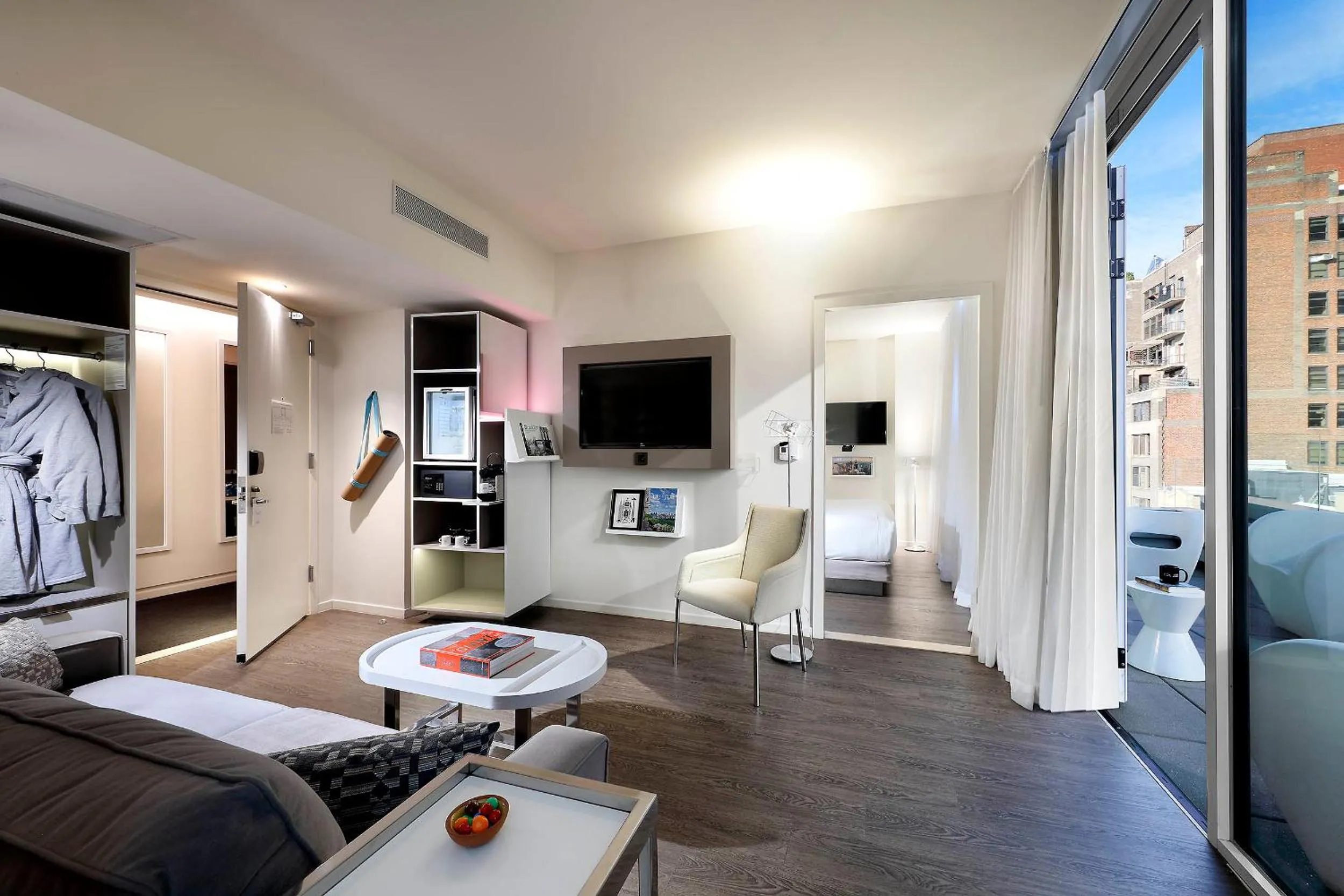 Communal lounge/ TV room, Bed in INNSiDE by Meliá New York Nomad