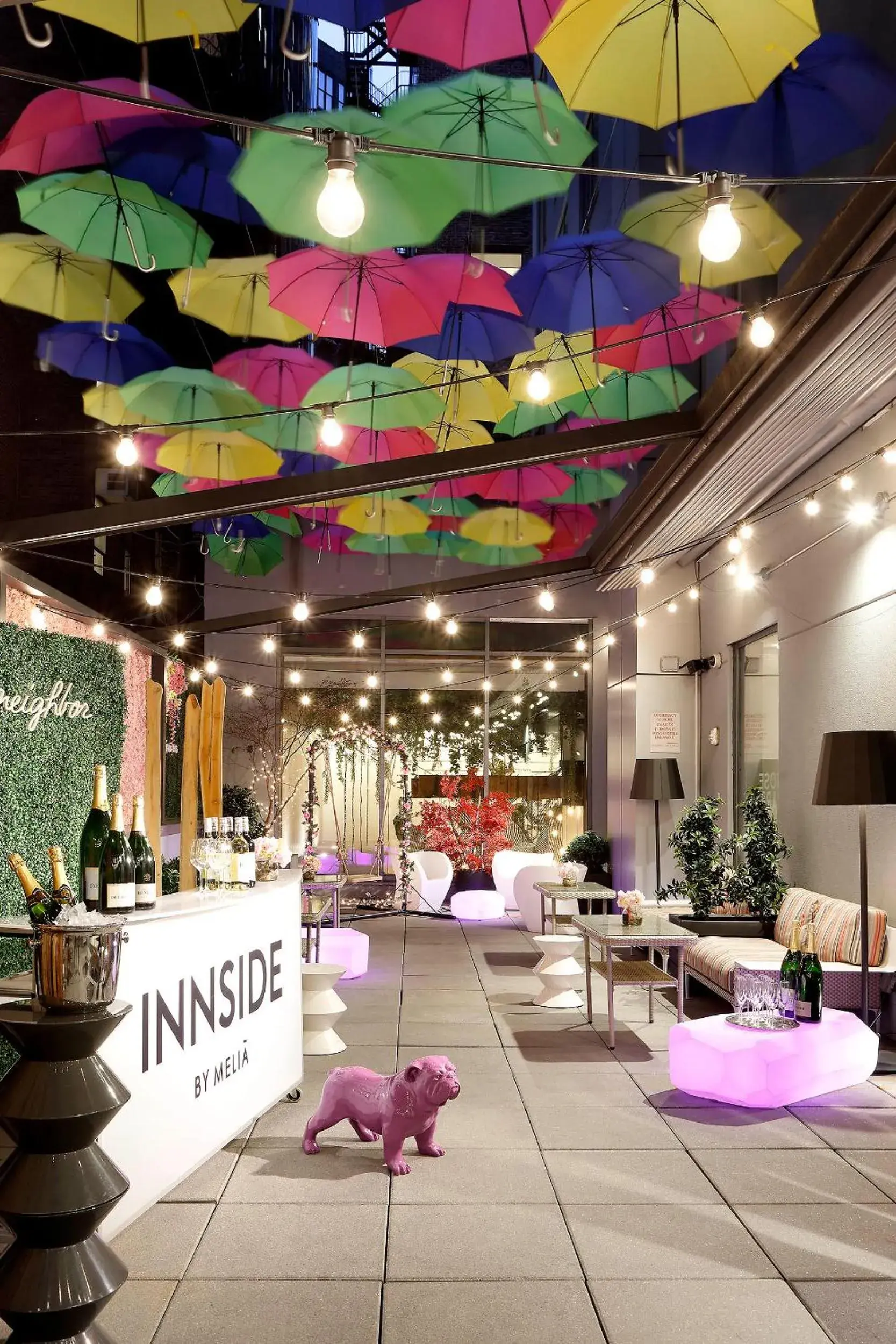 Lounge or bar in INNSiDE by Meliá New York Nomad Lounge or bar in INNSiDE by Meliá New York Nomad