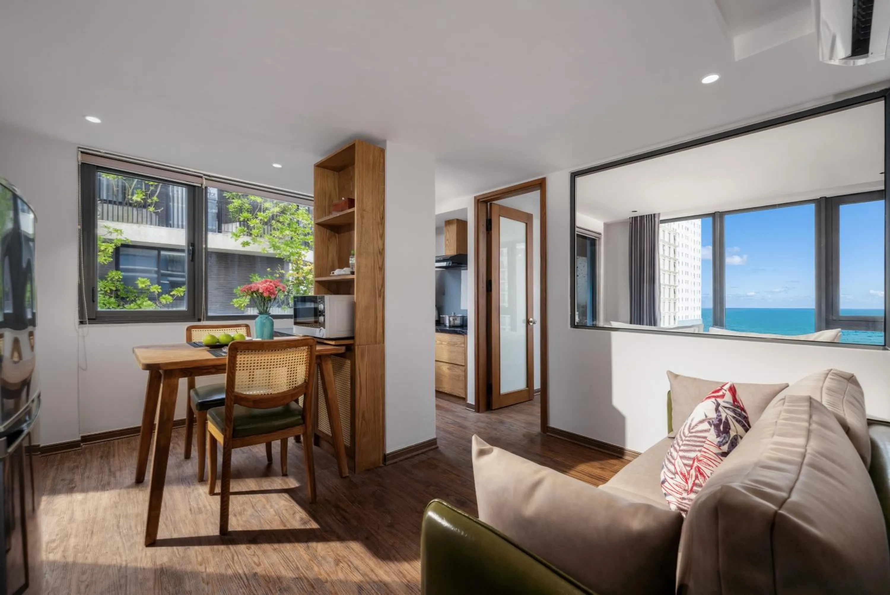 Communal lounge/ TV room in Taian Hotel & Apartment