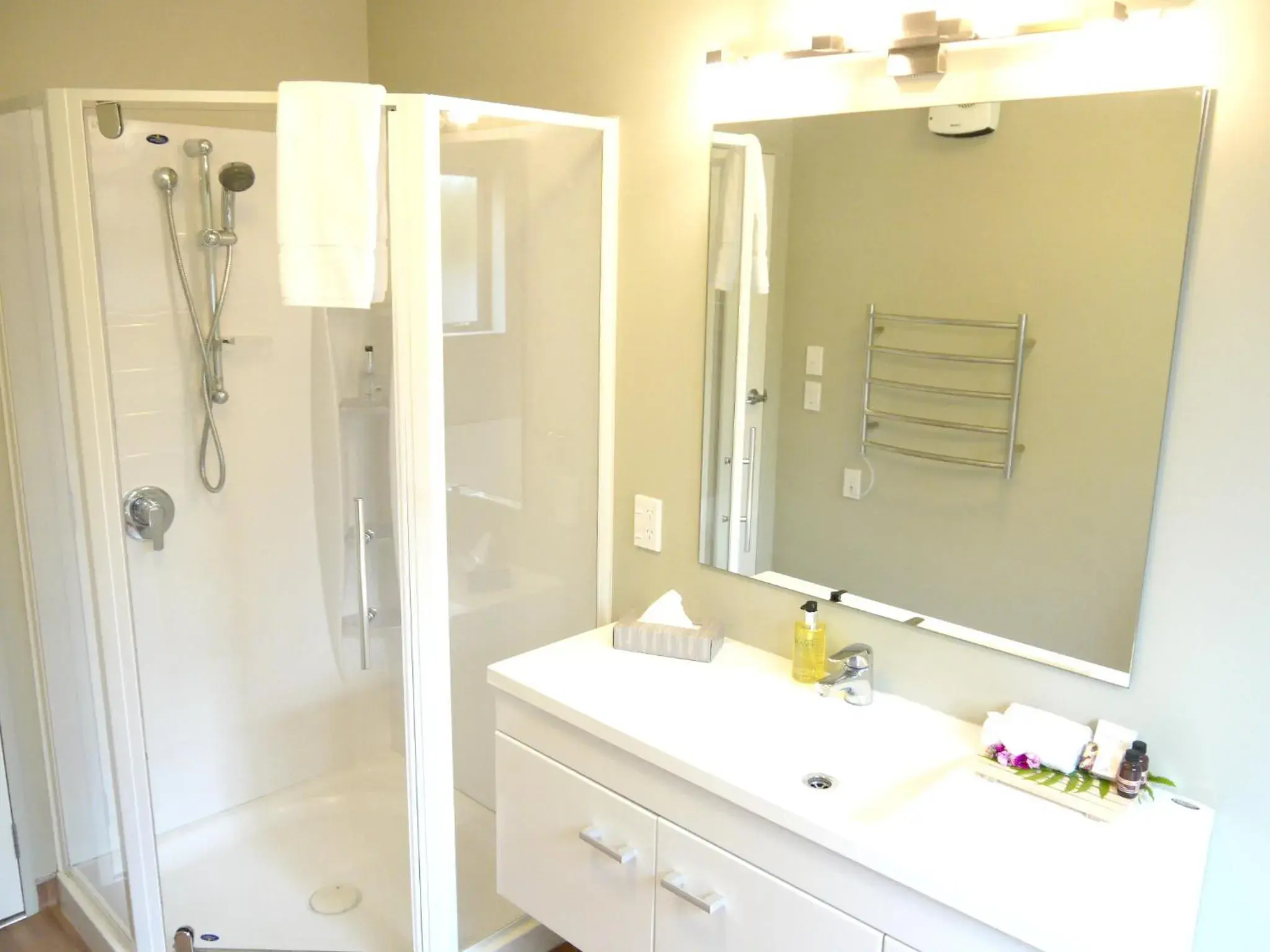 Shower in Franz Josef Treetops Shower in Franz Josef Treetops