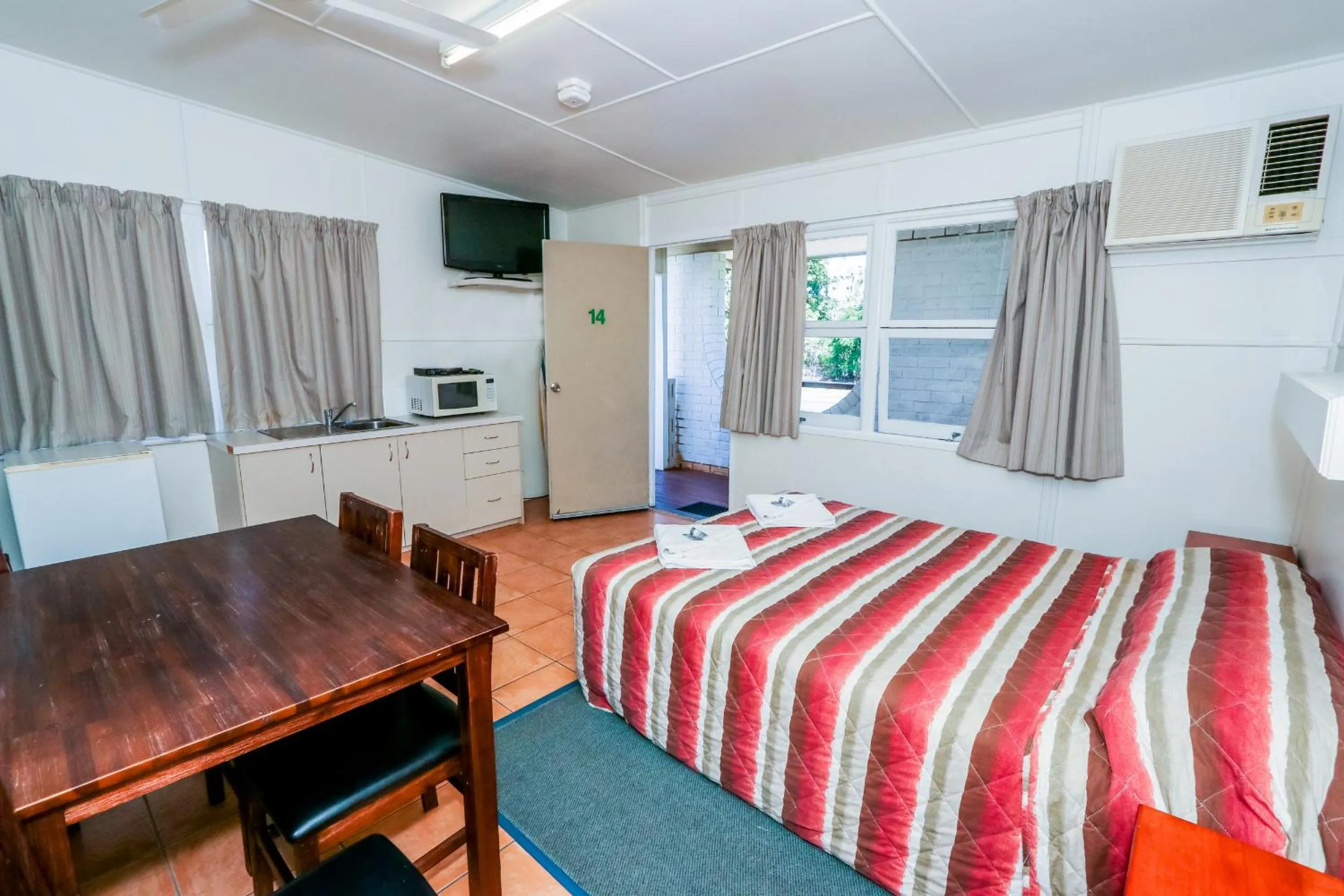 Bed in Miriam Vale Motel