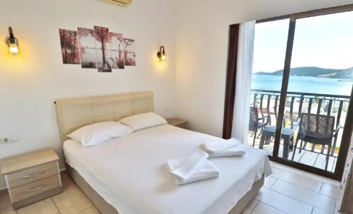 Double Room with Balcony and Sea View in Hotel Gumbet