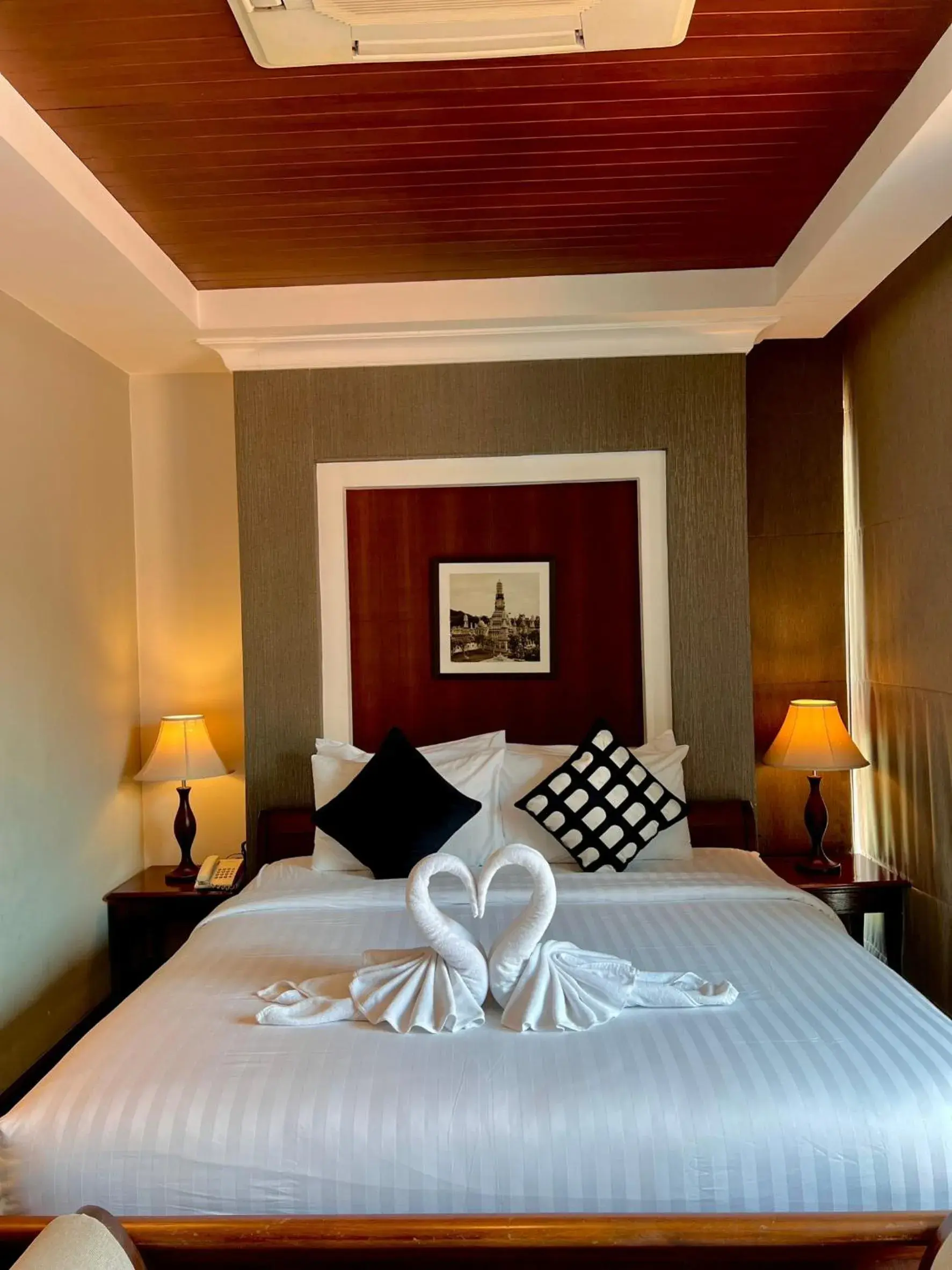 Bed in Yotaka Bangkok Hotel Bed in Yotaka Bangkok Hotel