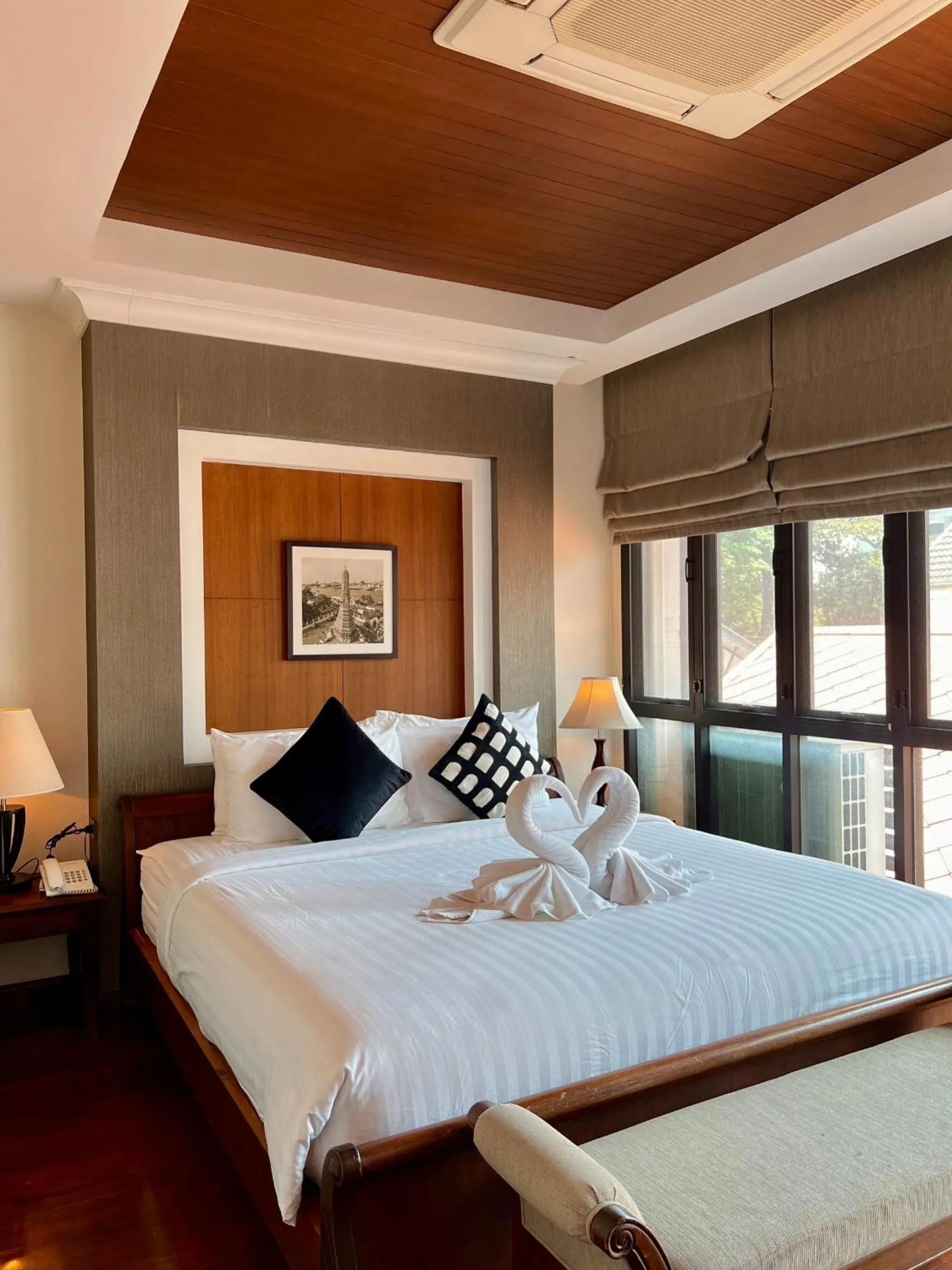 Bed in Yotaka Bangkok Hotel