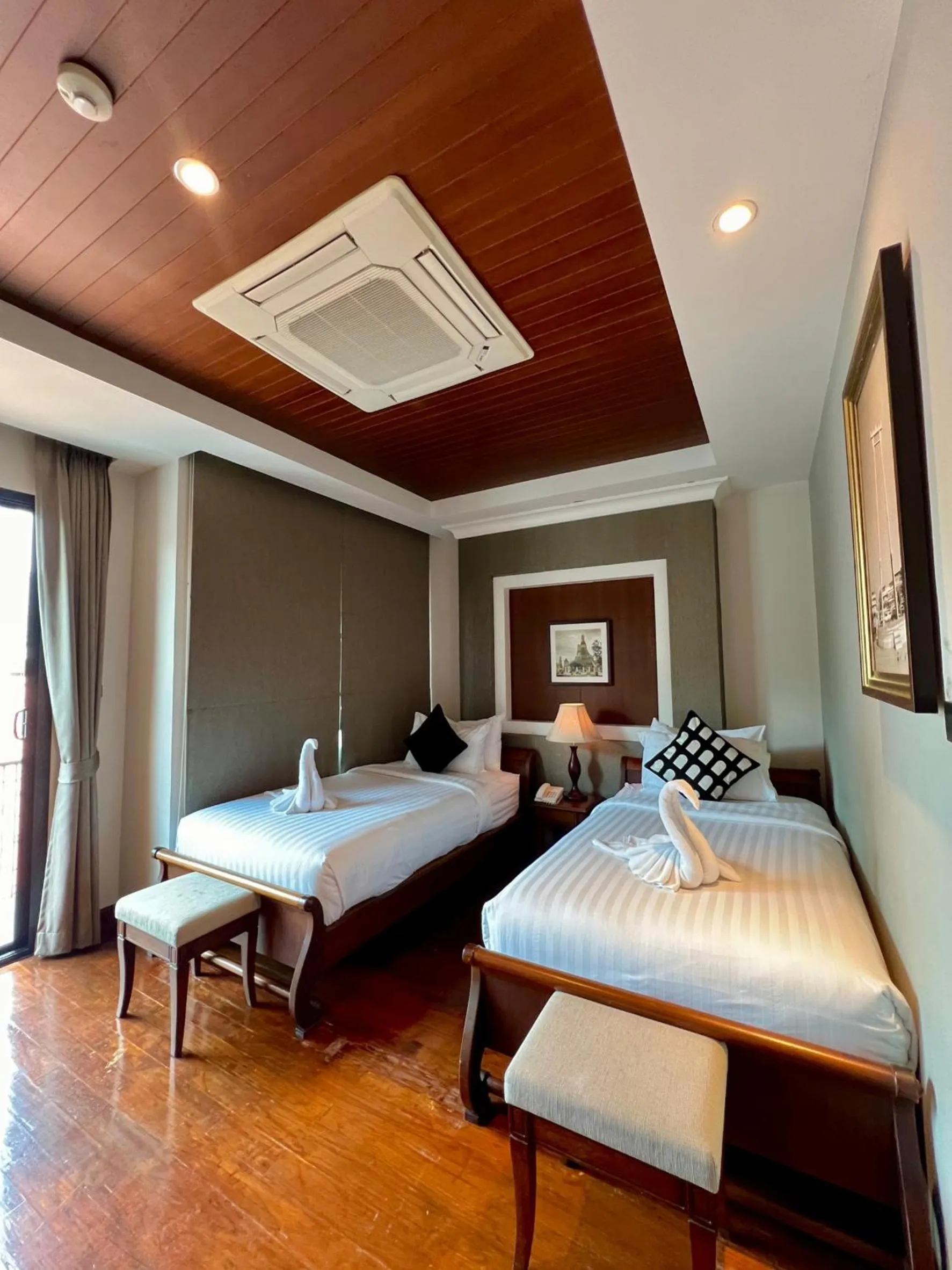 Bed in Yotaka Bangkok Hotel