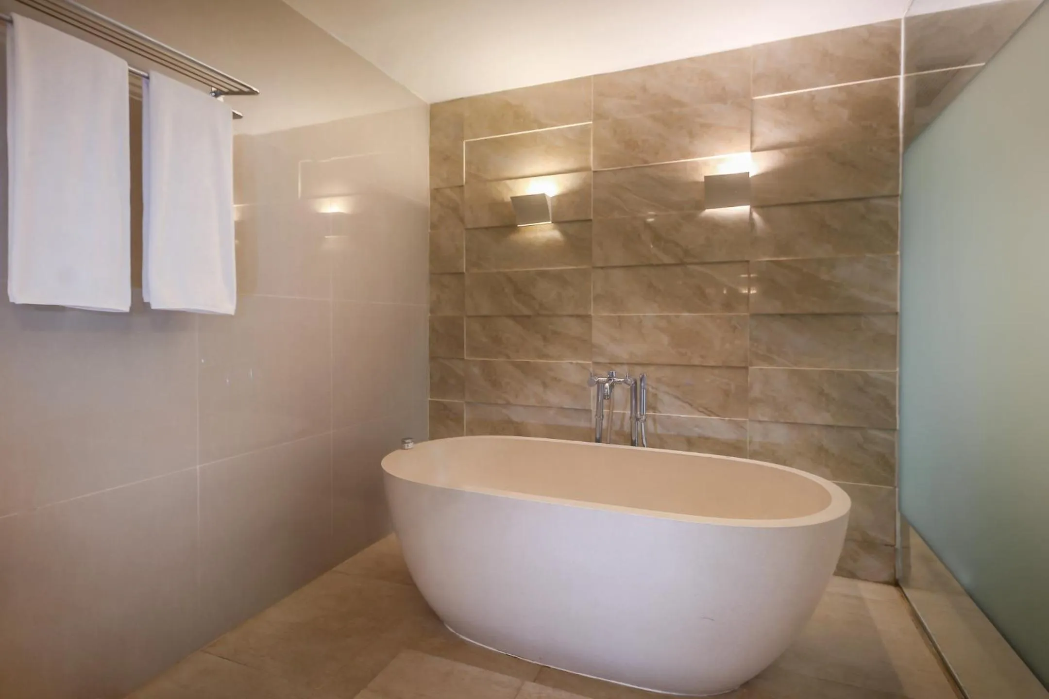 Bath in d'Nusa Beach Club and Resort