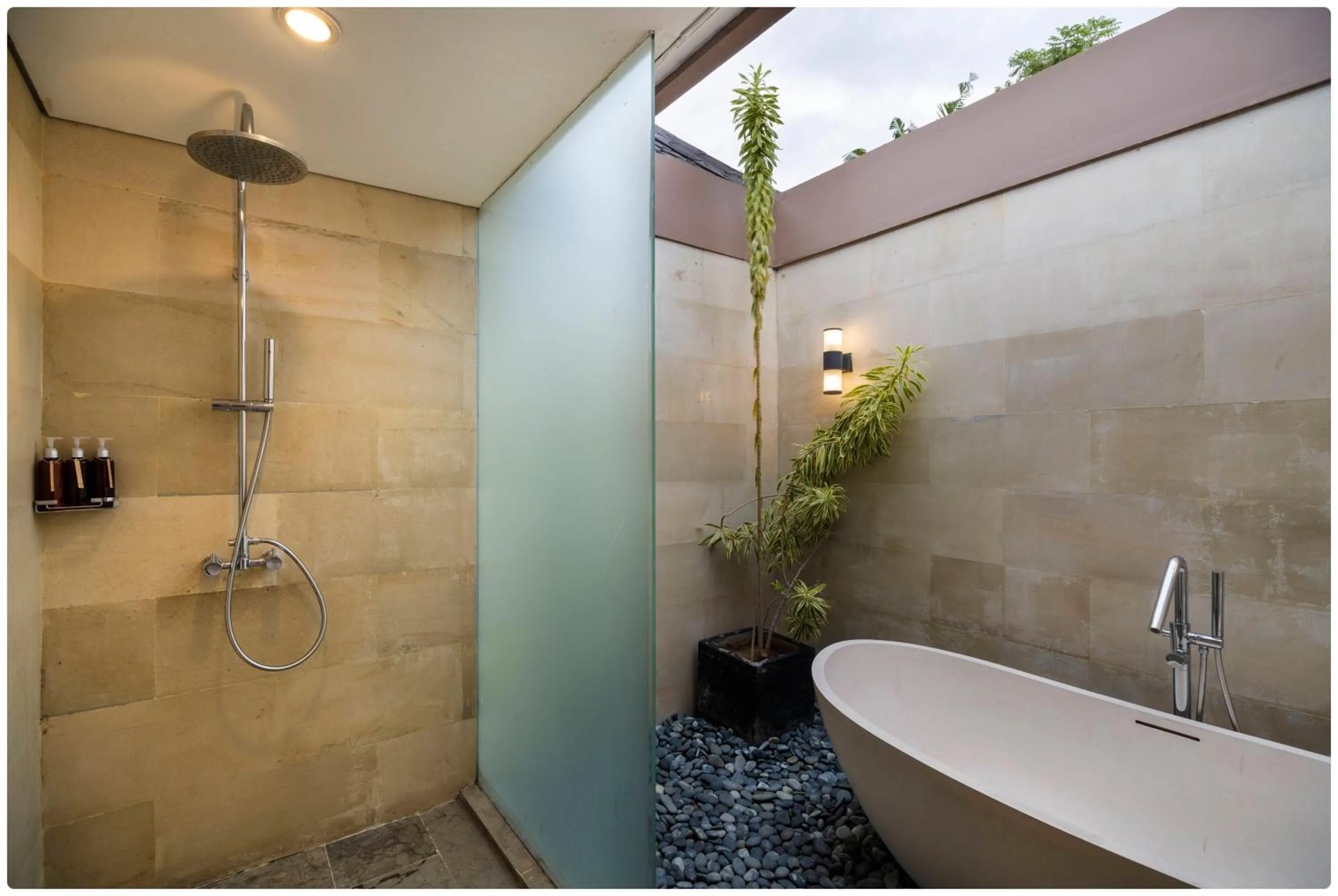 Shower in d'Nusa Beach Club and Resort