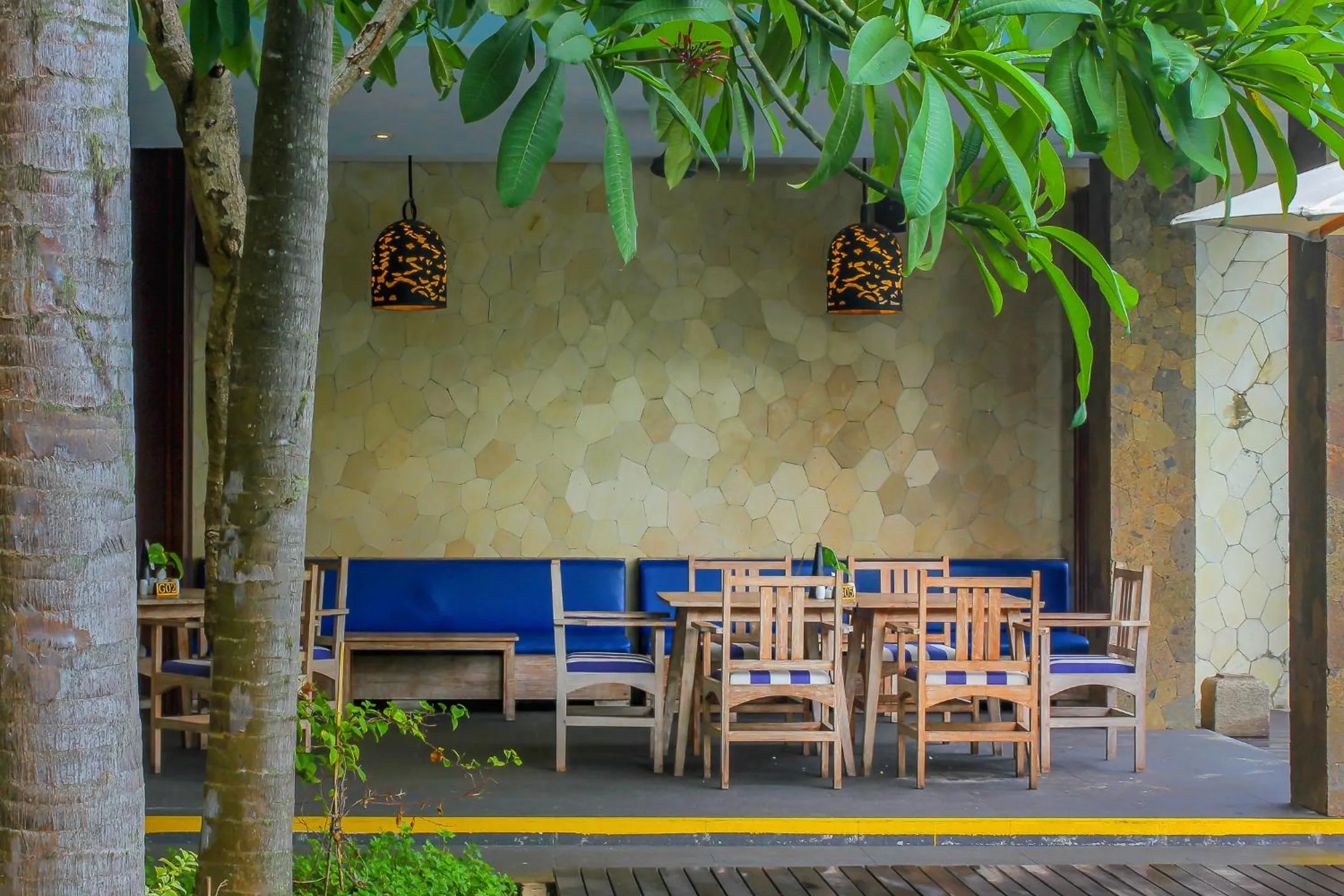 Restaurant/places to eat in d'Nusa Beach Club and Resort