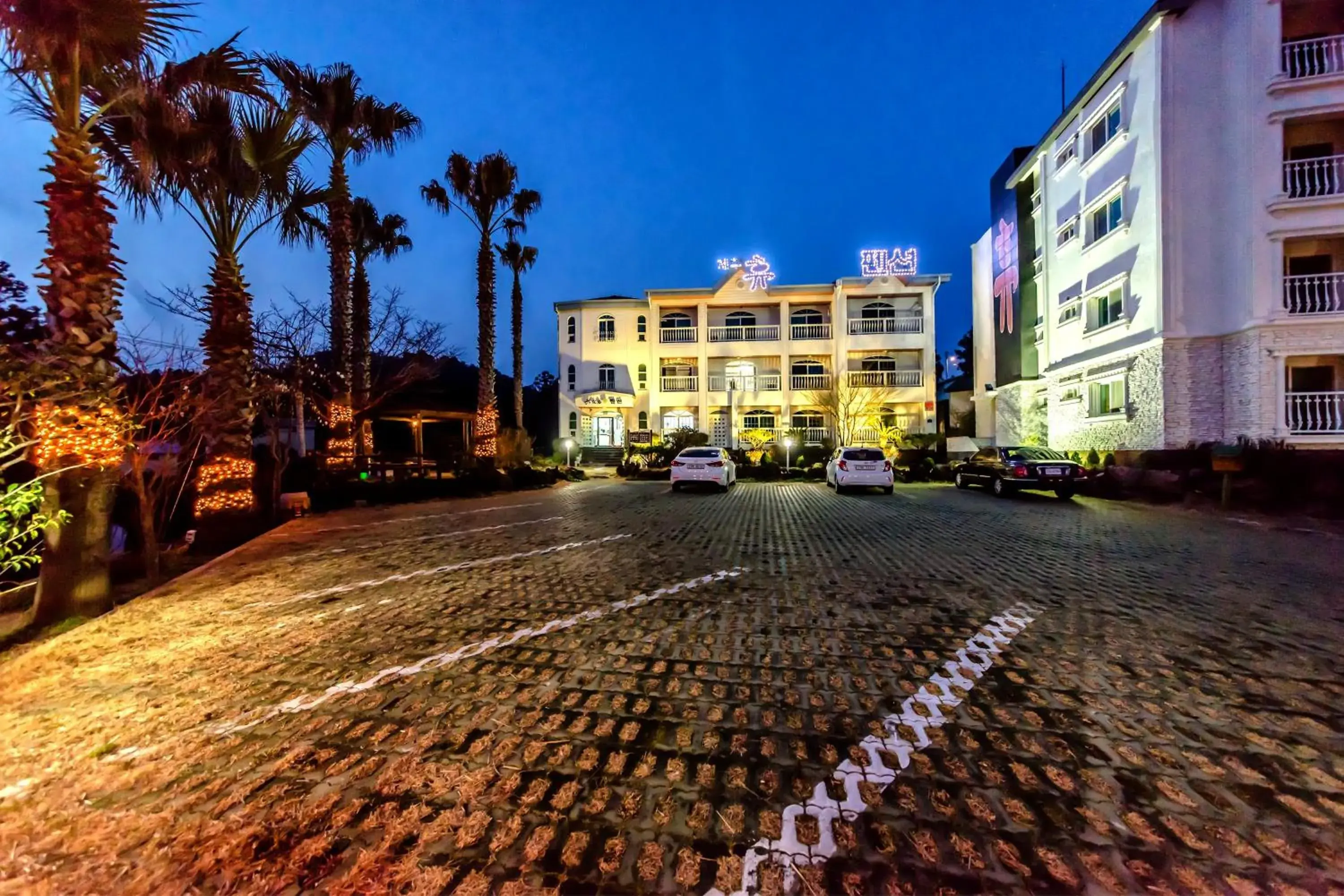 Facade/entrance in Jeju Hue Pension Facade/entrance in Jeju Hue Pension