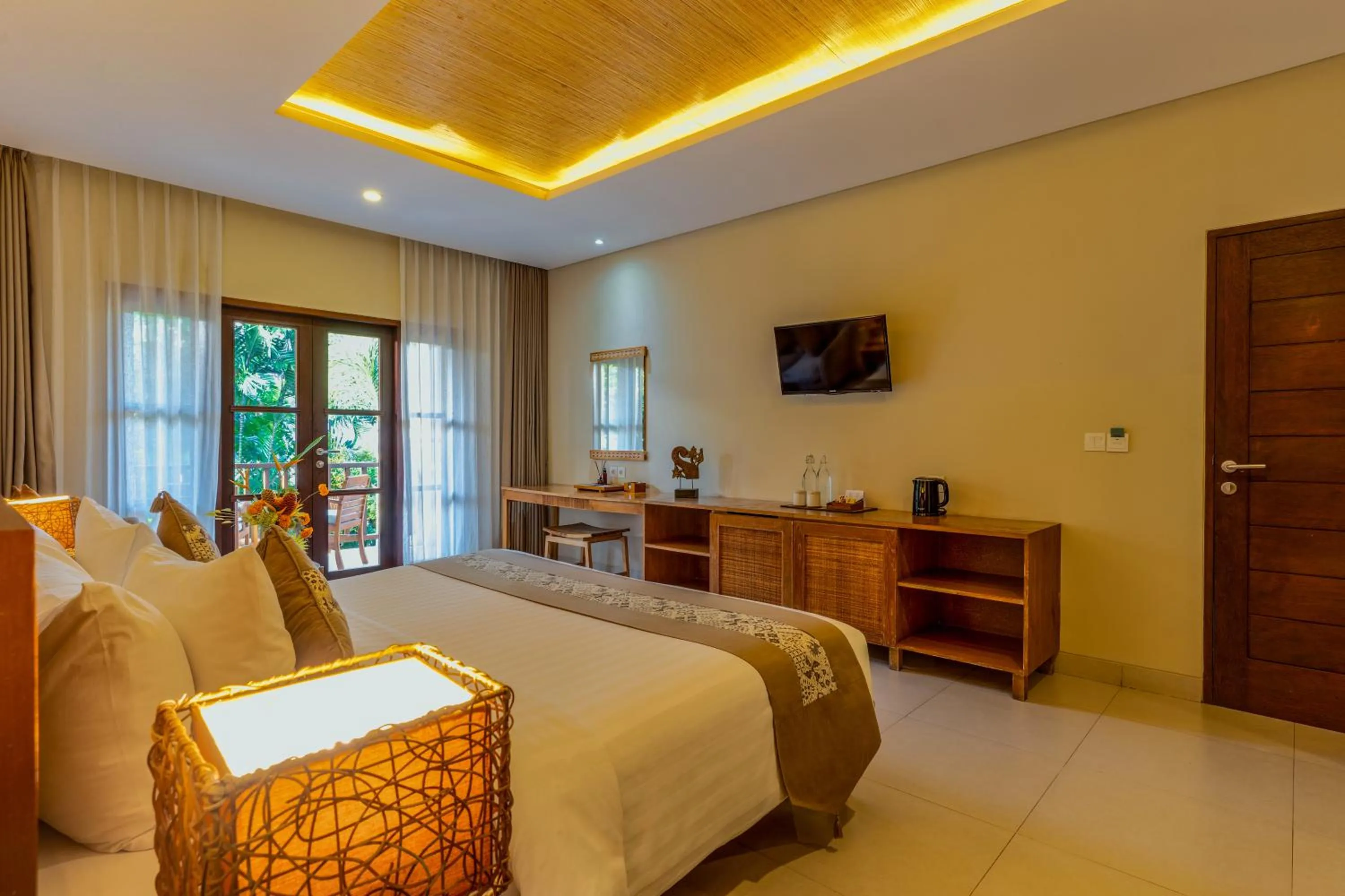 TV and multimedia, Bed in Radha Phala Resort & Spa