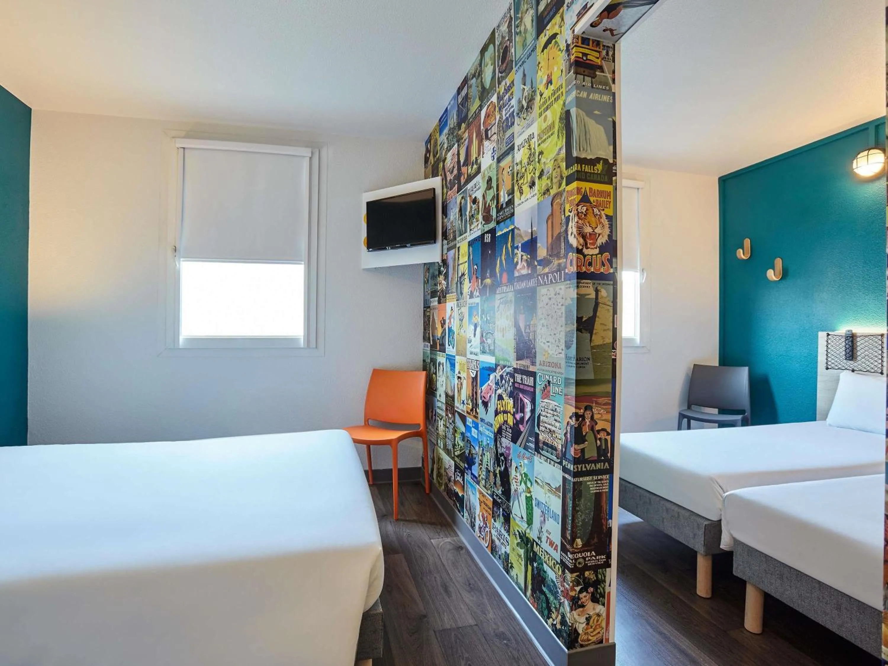 Property building, Bed in hotelF1 Paris Porte de Châtillon