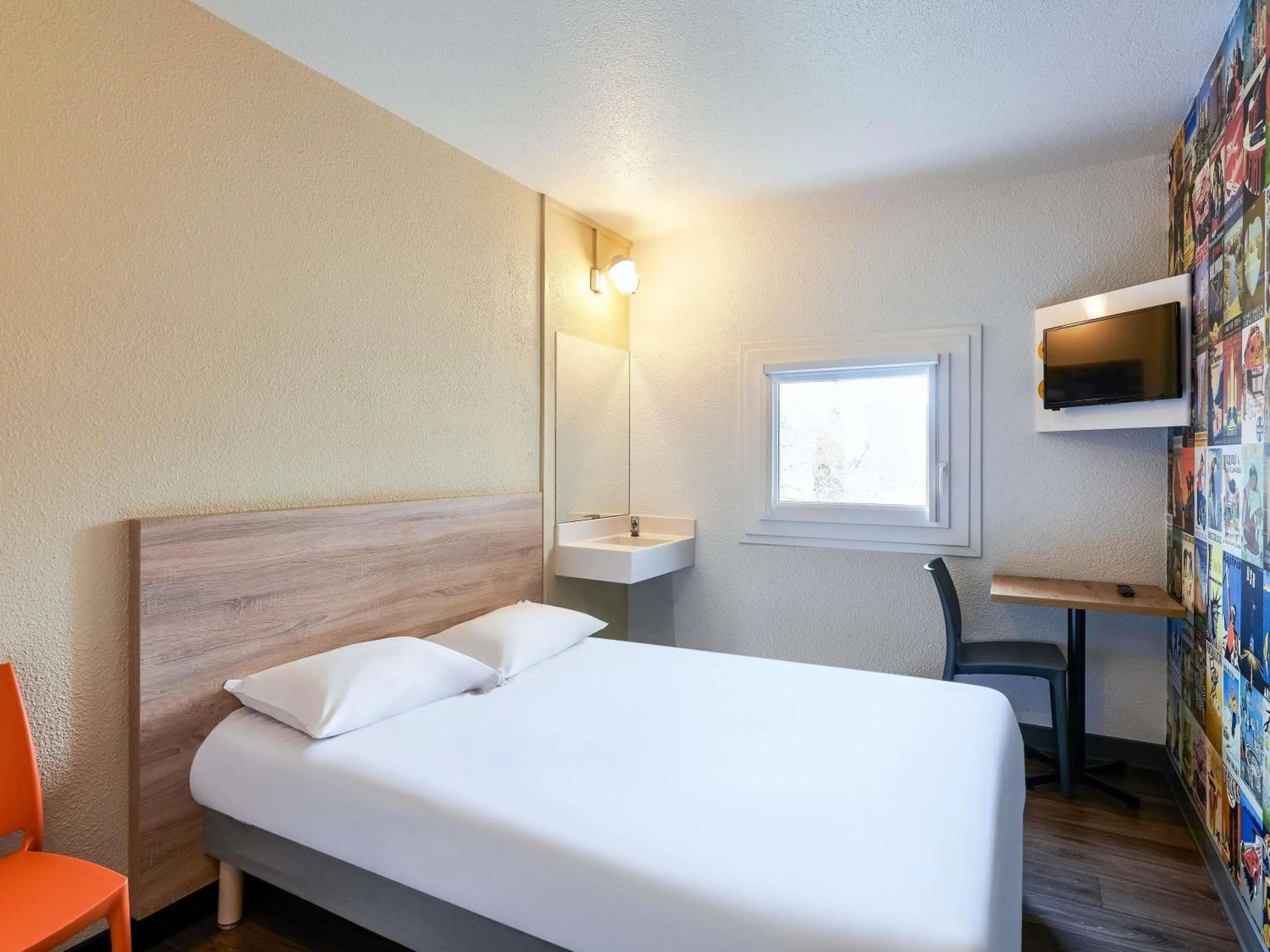 Bedroom, Bed in hotelF1 Paris Porte de Châtillon