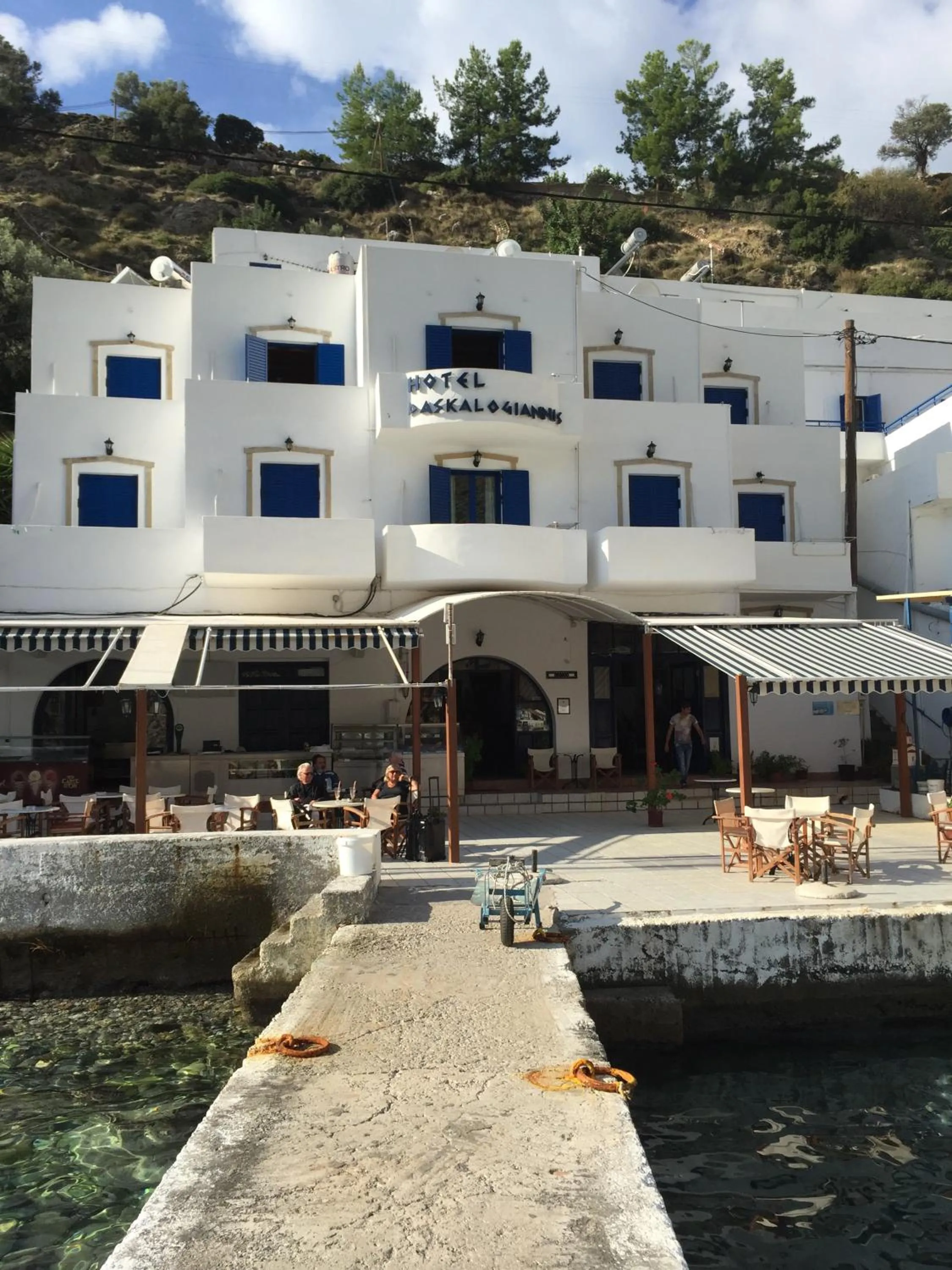 Facade/entrance in Daskalogiannis Hotel