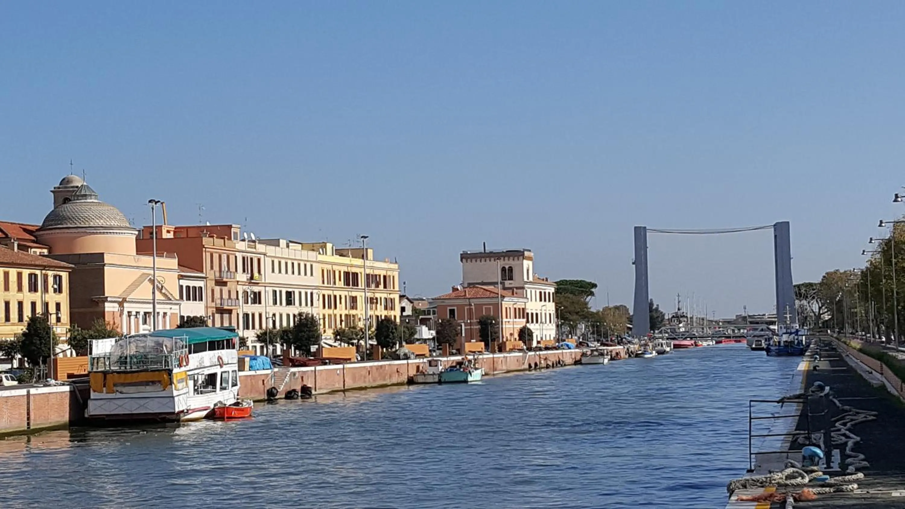 Nearby landmark in La Lira