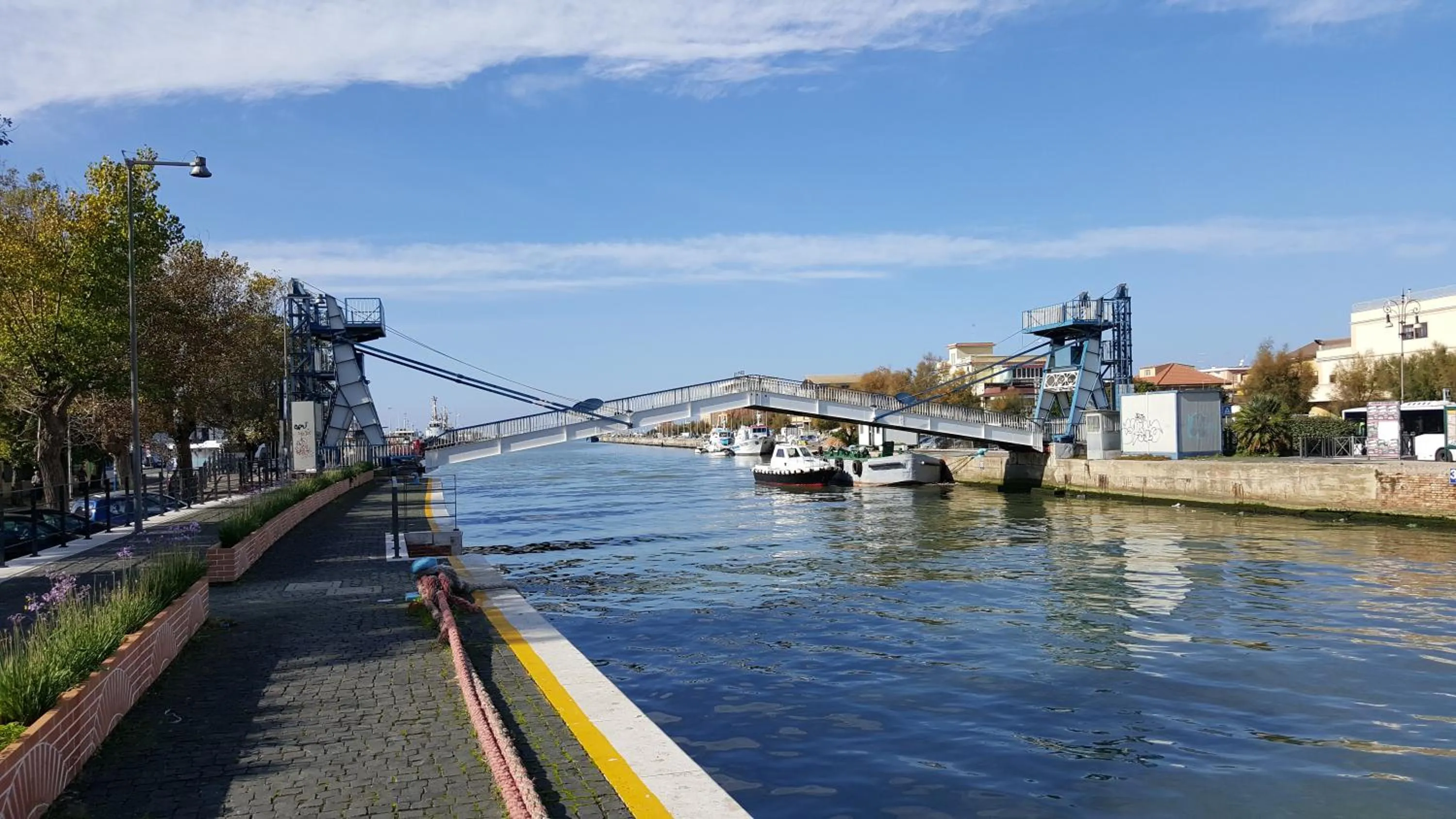 Nearby landmark in La Lira