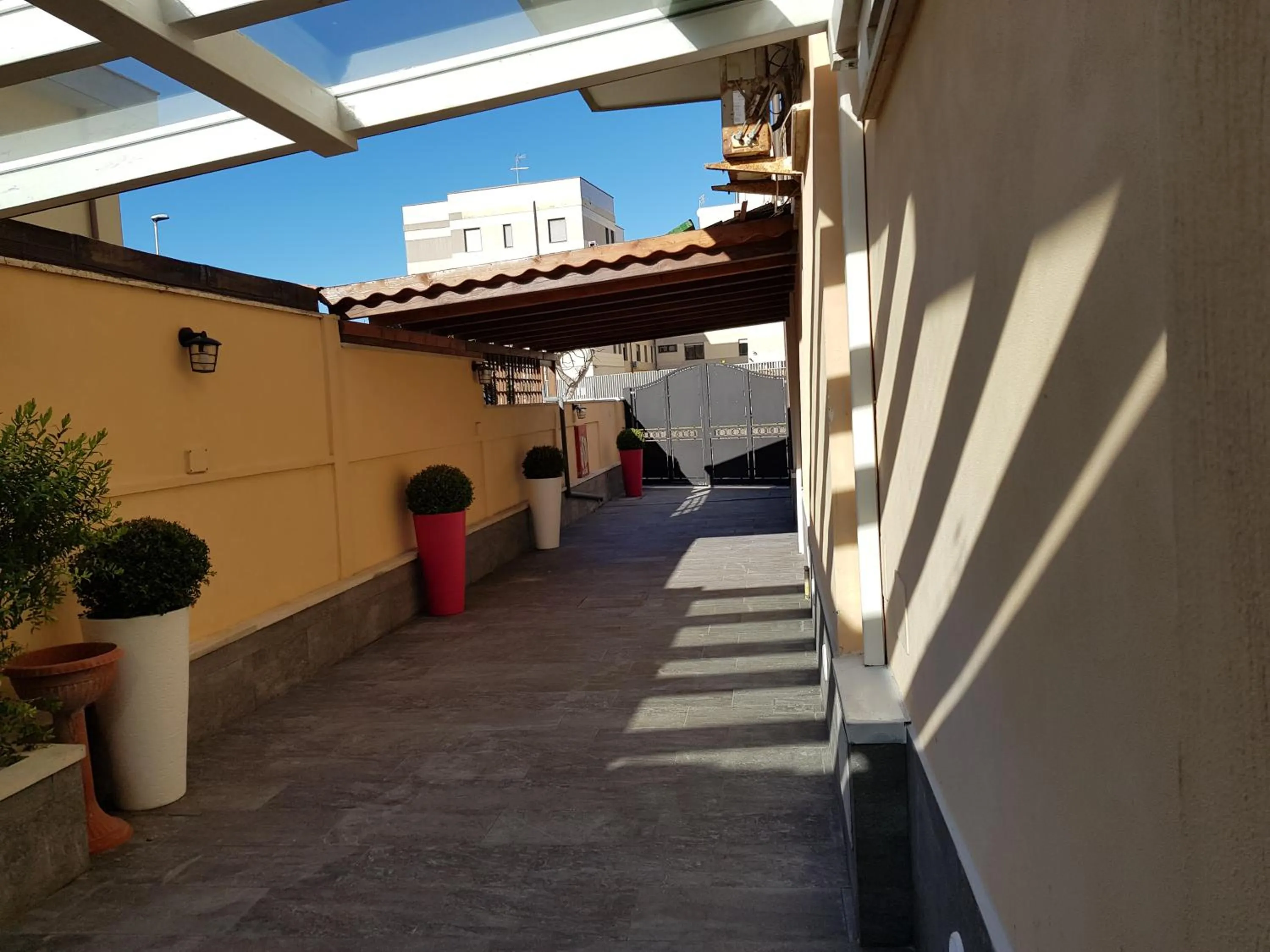 Facade/entrance in La Lira