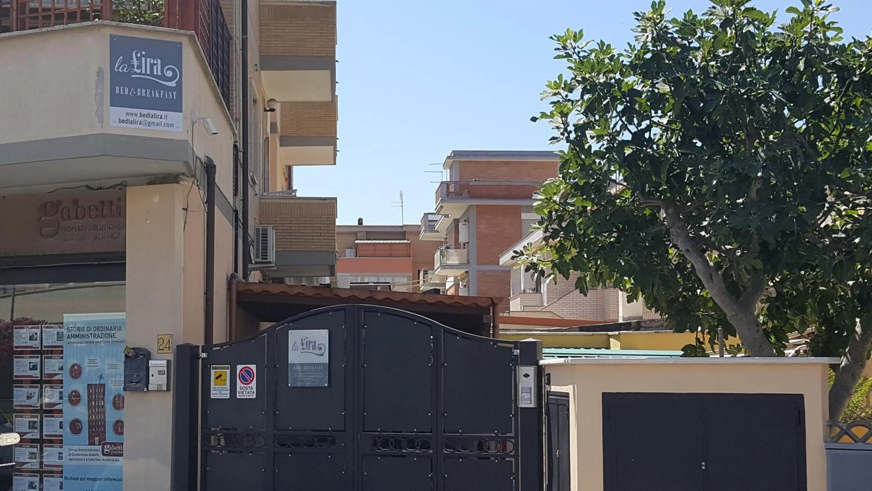 Property building in La Lira