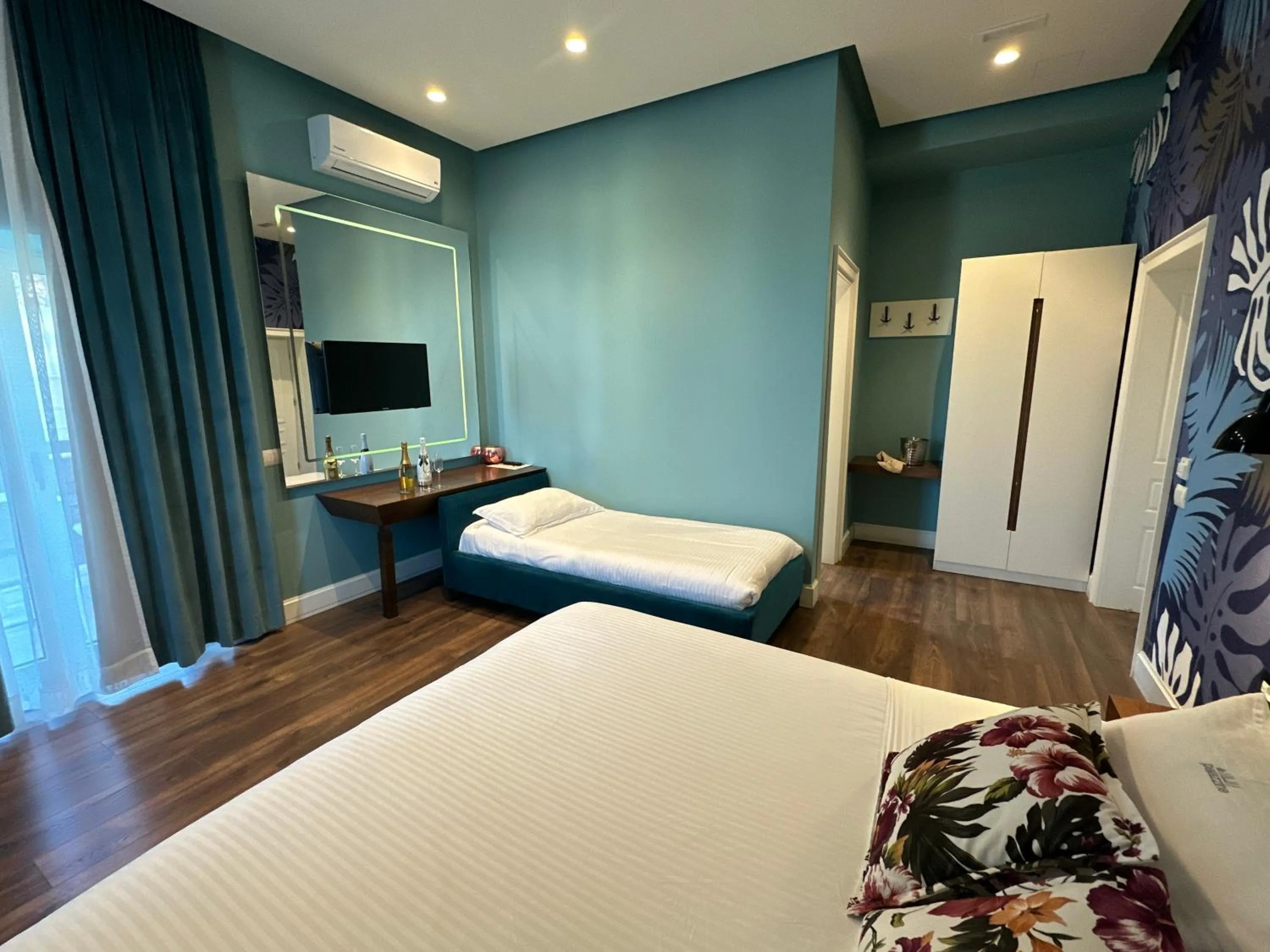 Communal lounge/ TV room in Le Palazzine Hotel