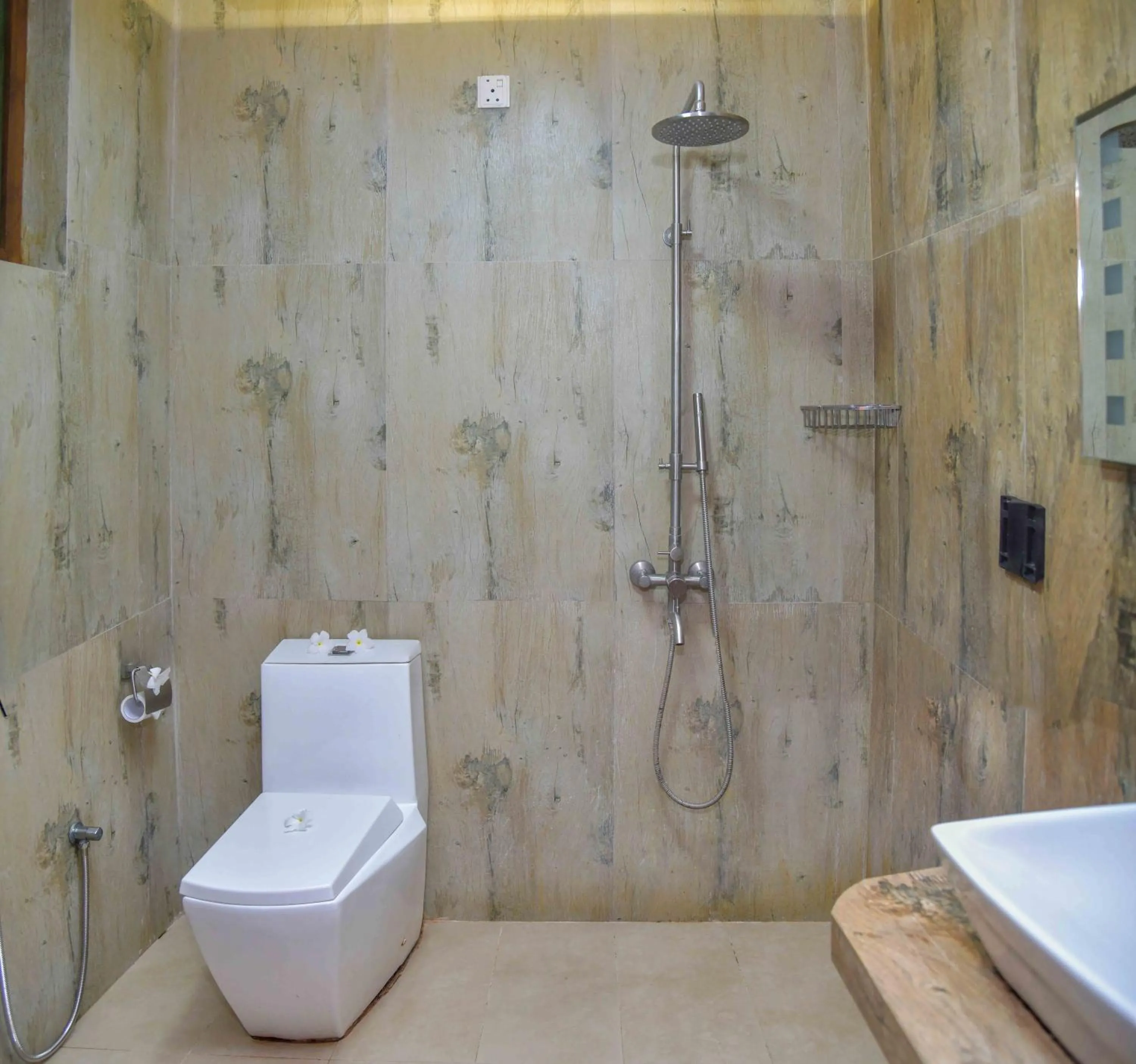 Shower in Ceylon Sea Hotel