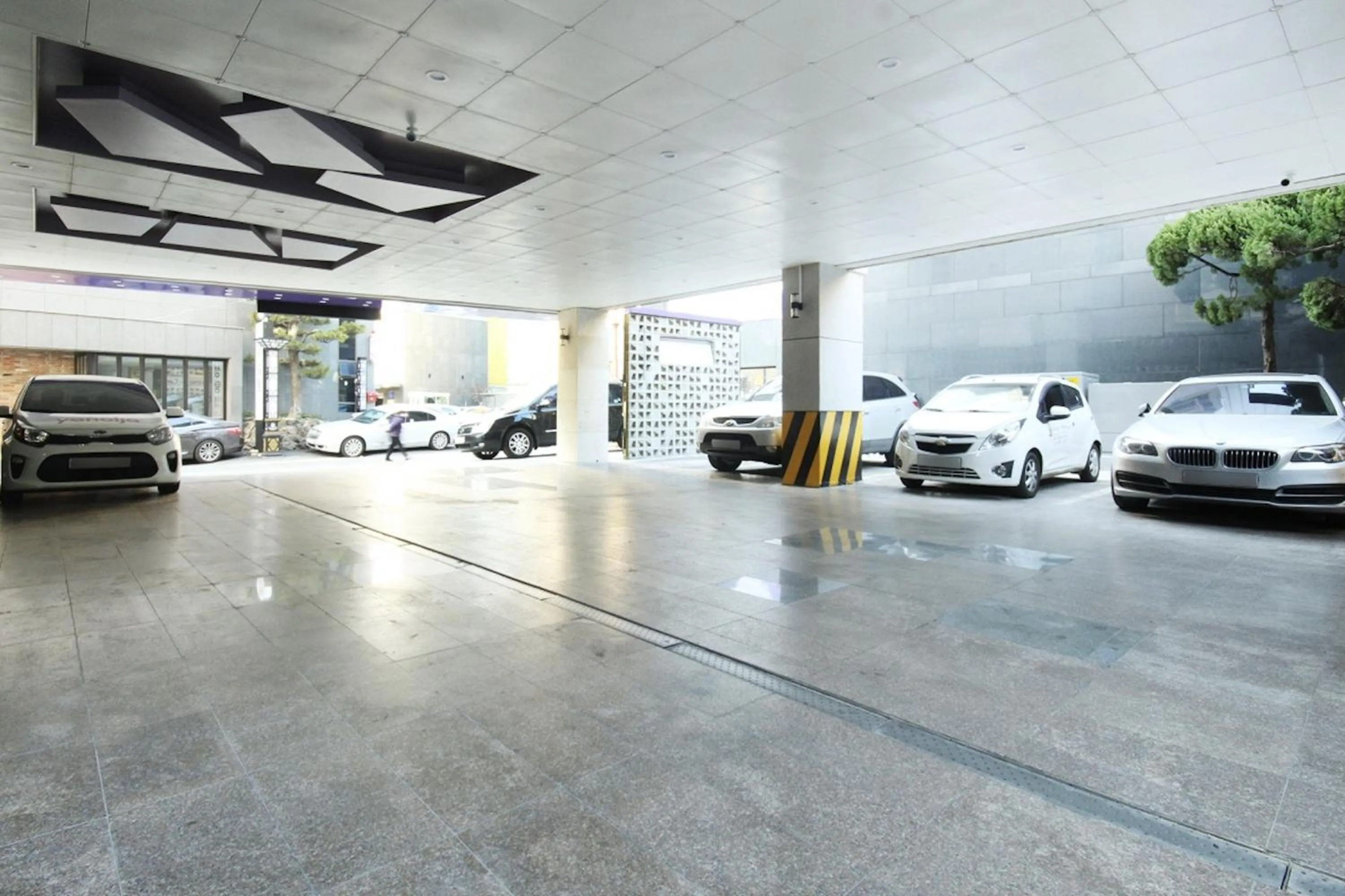 Parking in Busan Carino Hotel