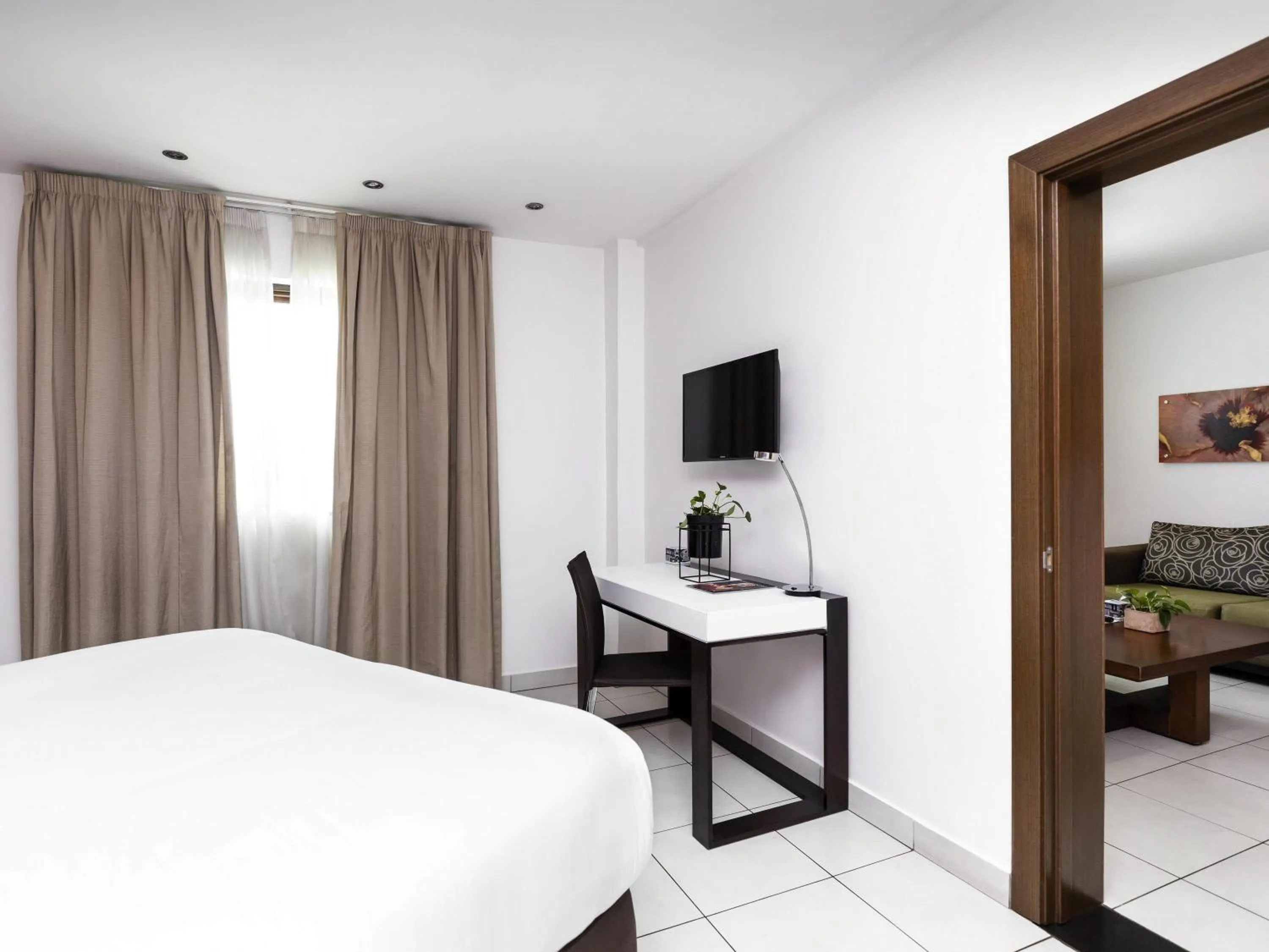 Bedroom, Bed in Ibis Styles Accra Airport