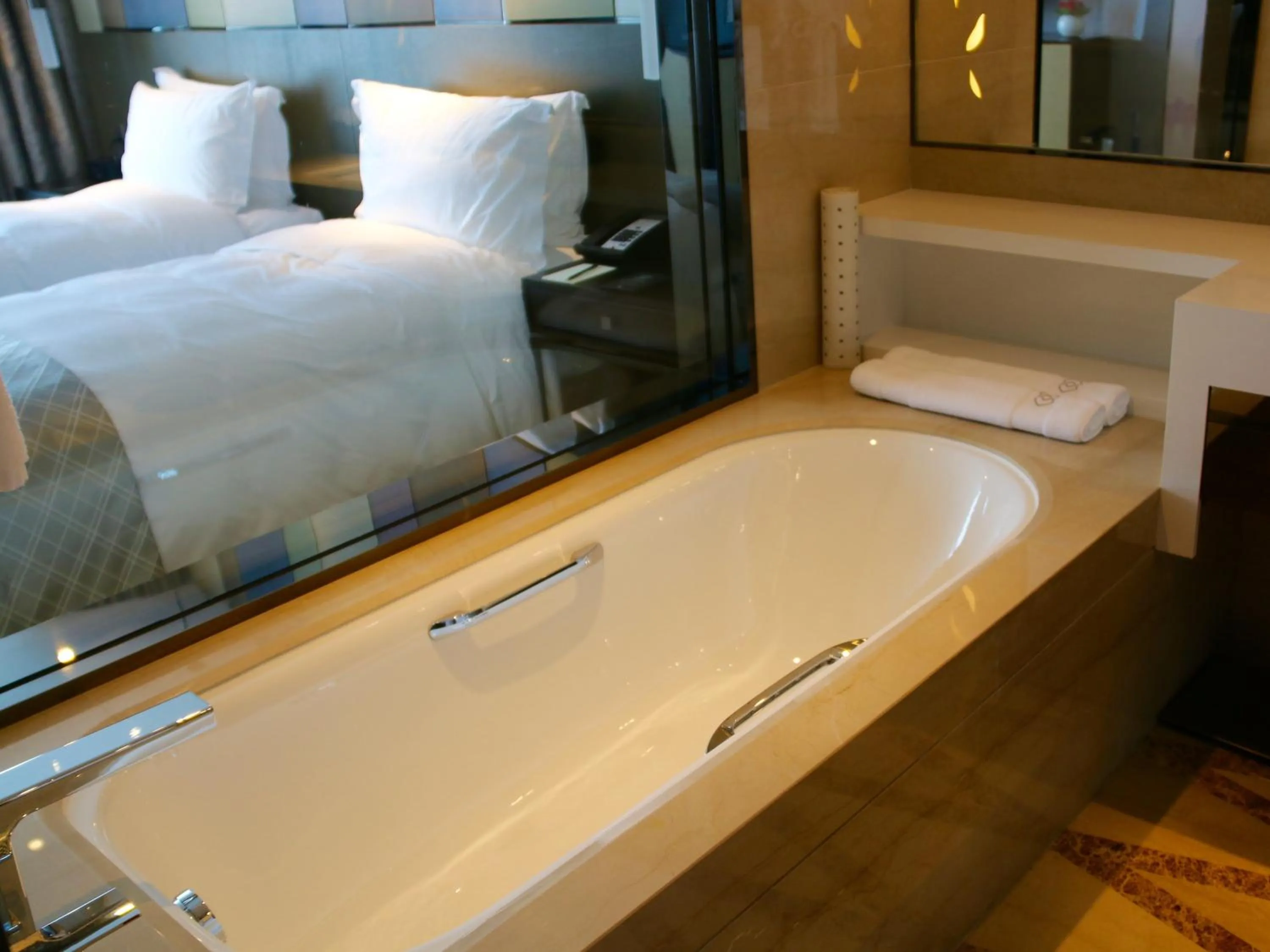 Hot Tub, Bed in Sofitel Lianyungang Suning