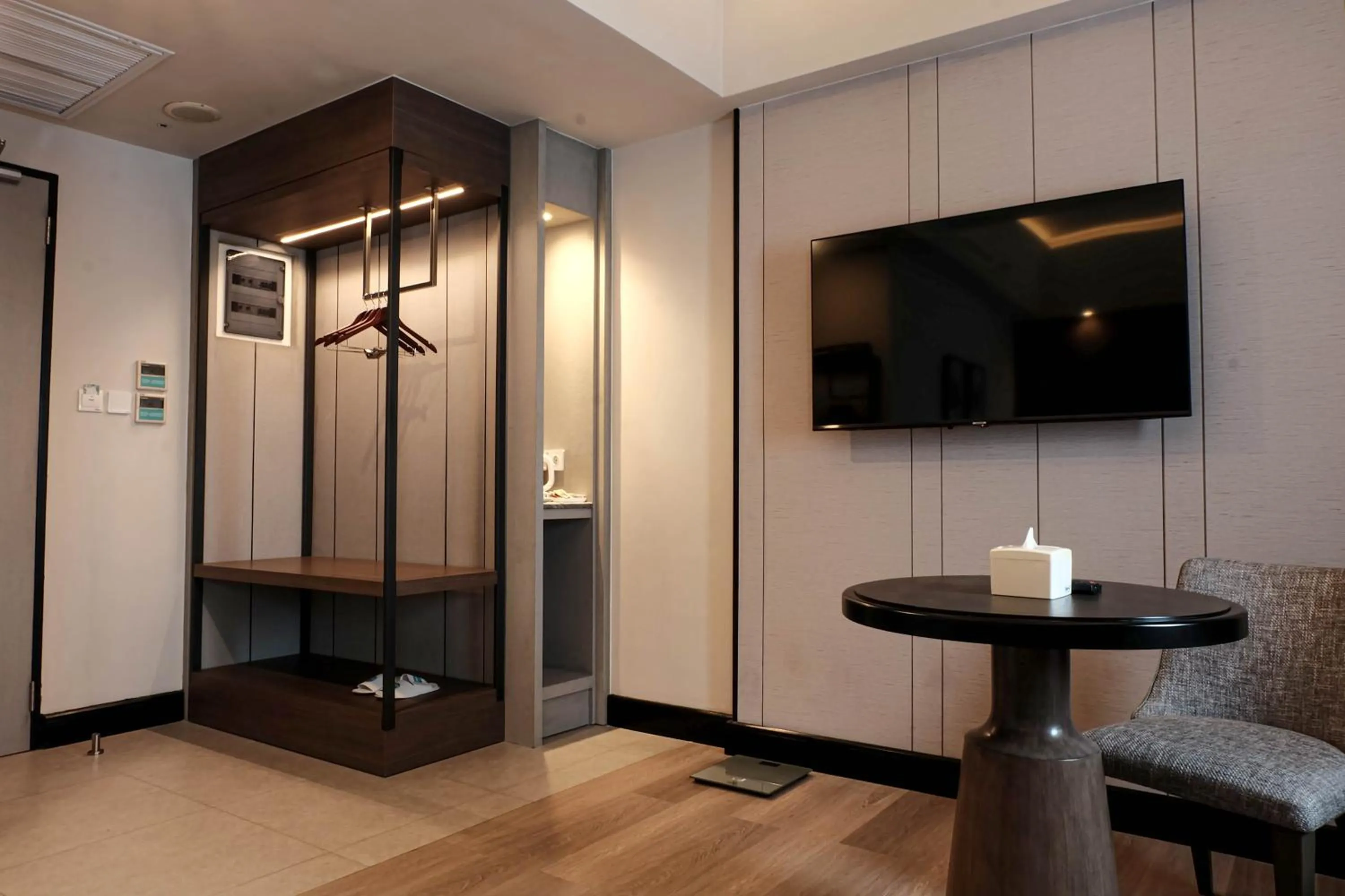 wardrobe in Deka Hotel Surabaya HR Muhammad