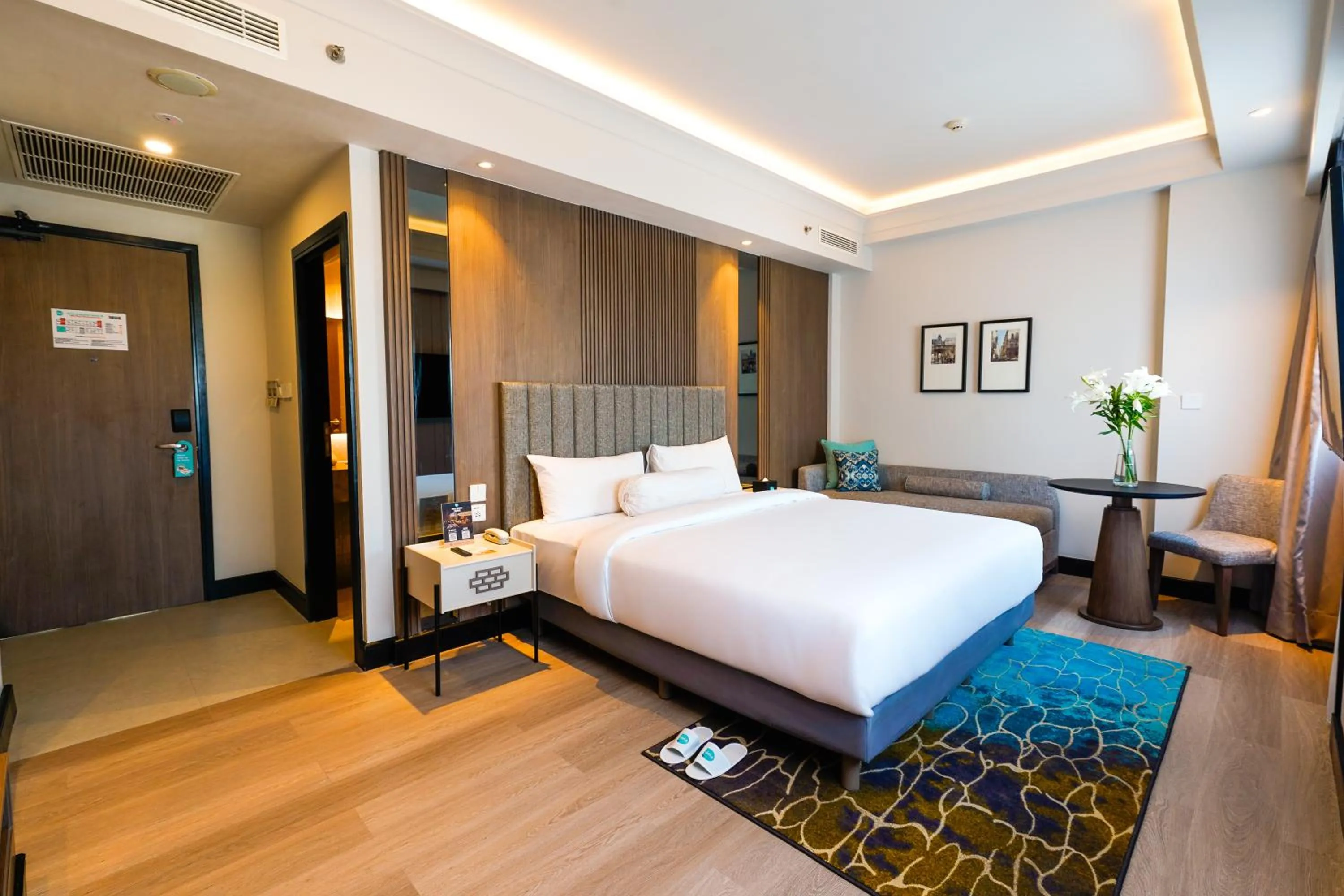 Bedroom, Bed in Deka Hotel Surabaya HR Muhammad