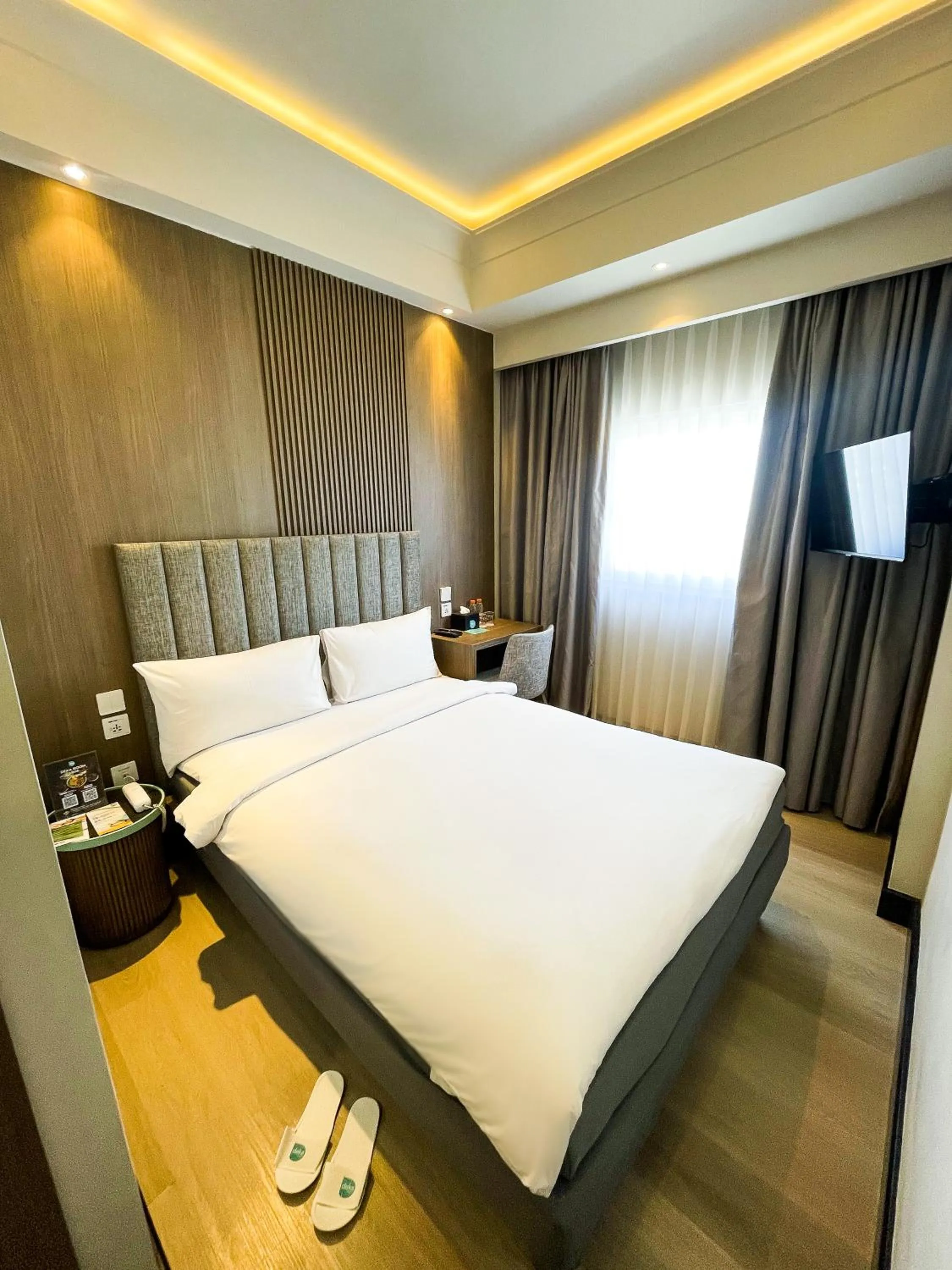 Bed in Deka Hotel Surabaya HR Muhammad