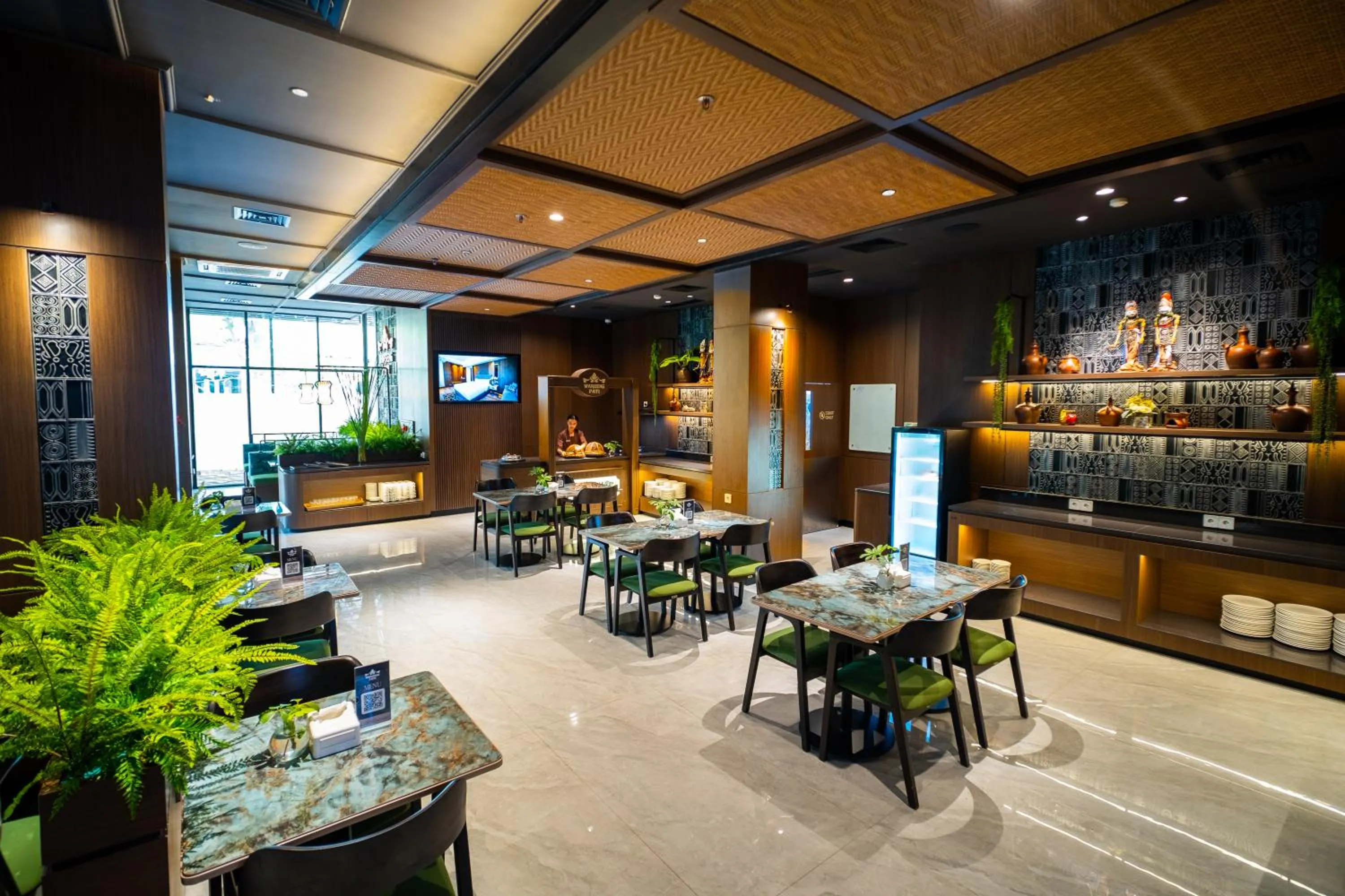 Restaurant/places to eat in Deka Hotel Surabaya HR Muhammad