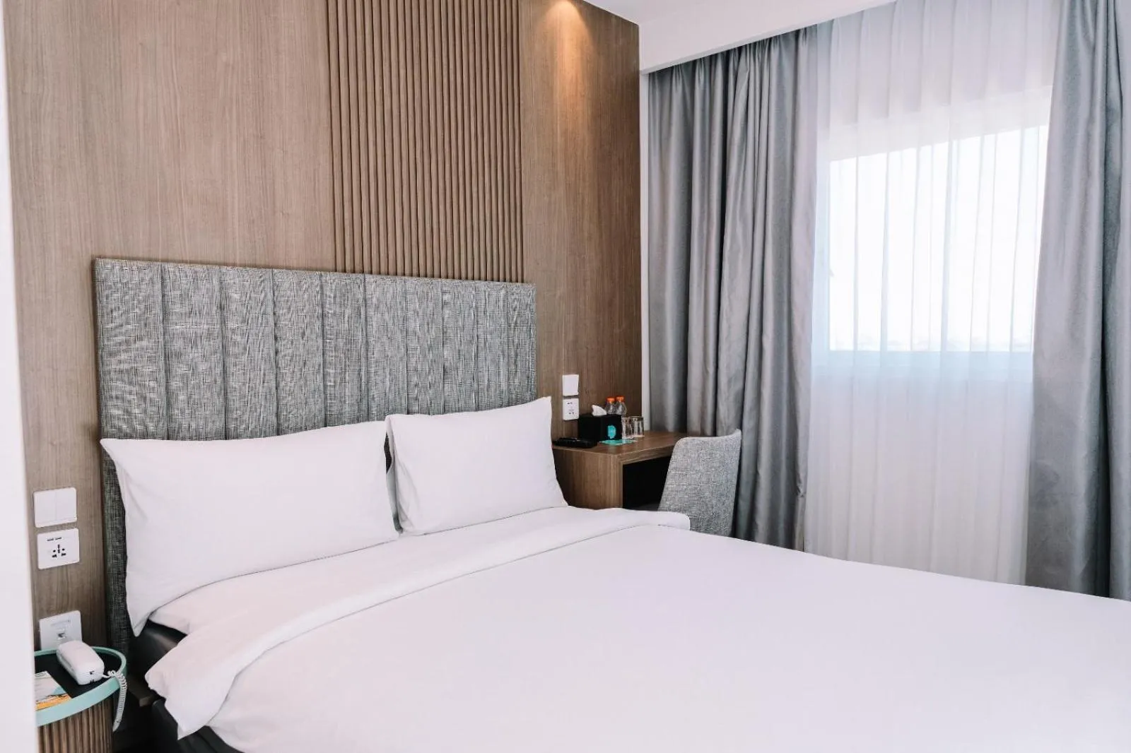 Bed in Deka Hotel Surabaya HR Muhammad