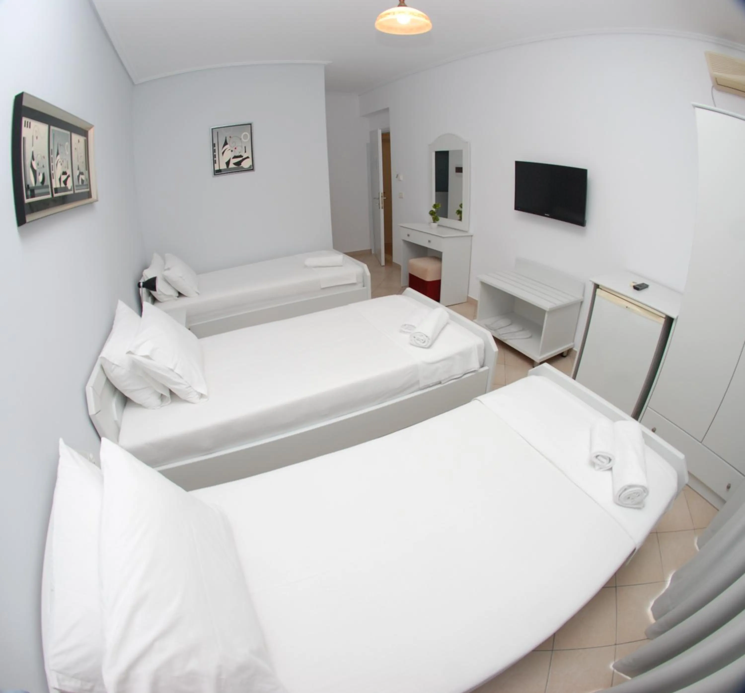 Photo of the whole room, Bed in Hotel MS