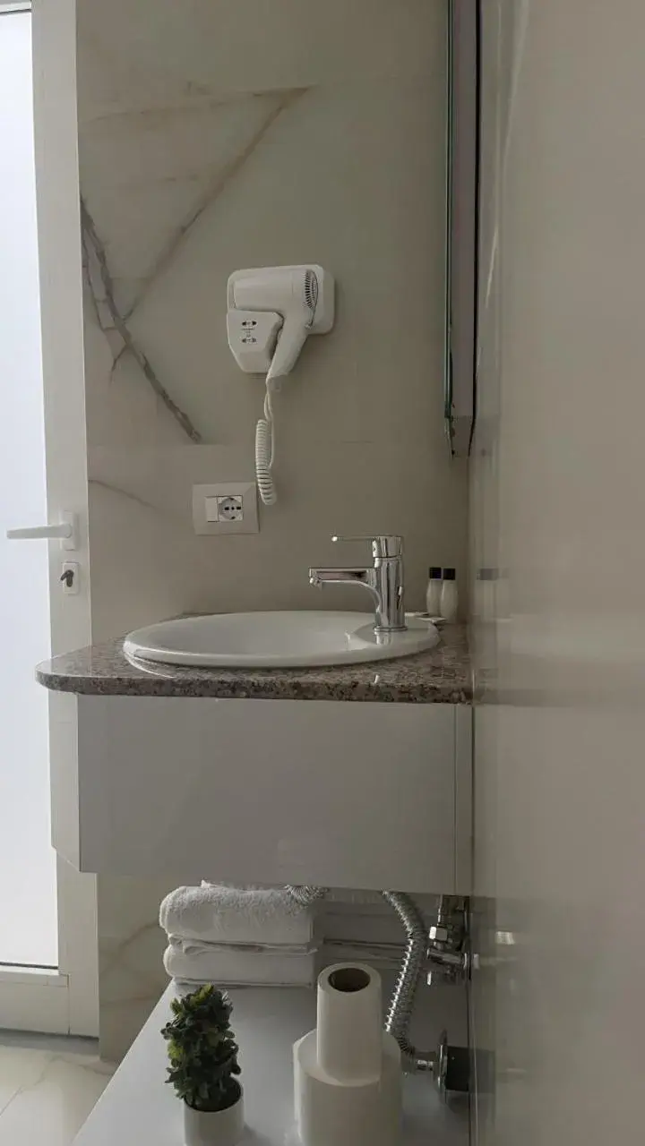 Classic Quadruple Room - single occupancy in Hotel MS Classic Quadruple Room - single occupancy in Hotel MS