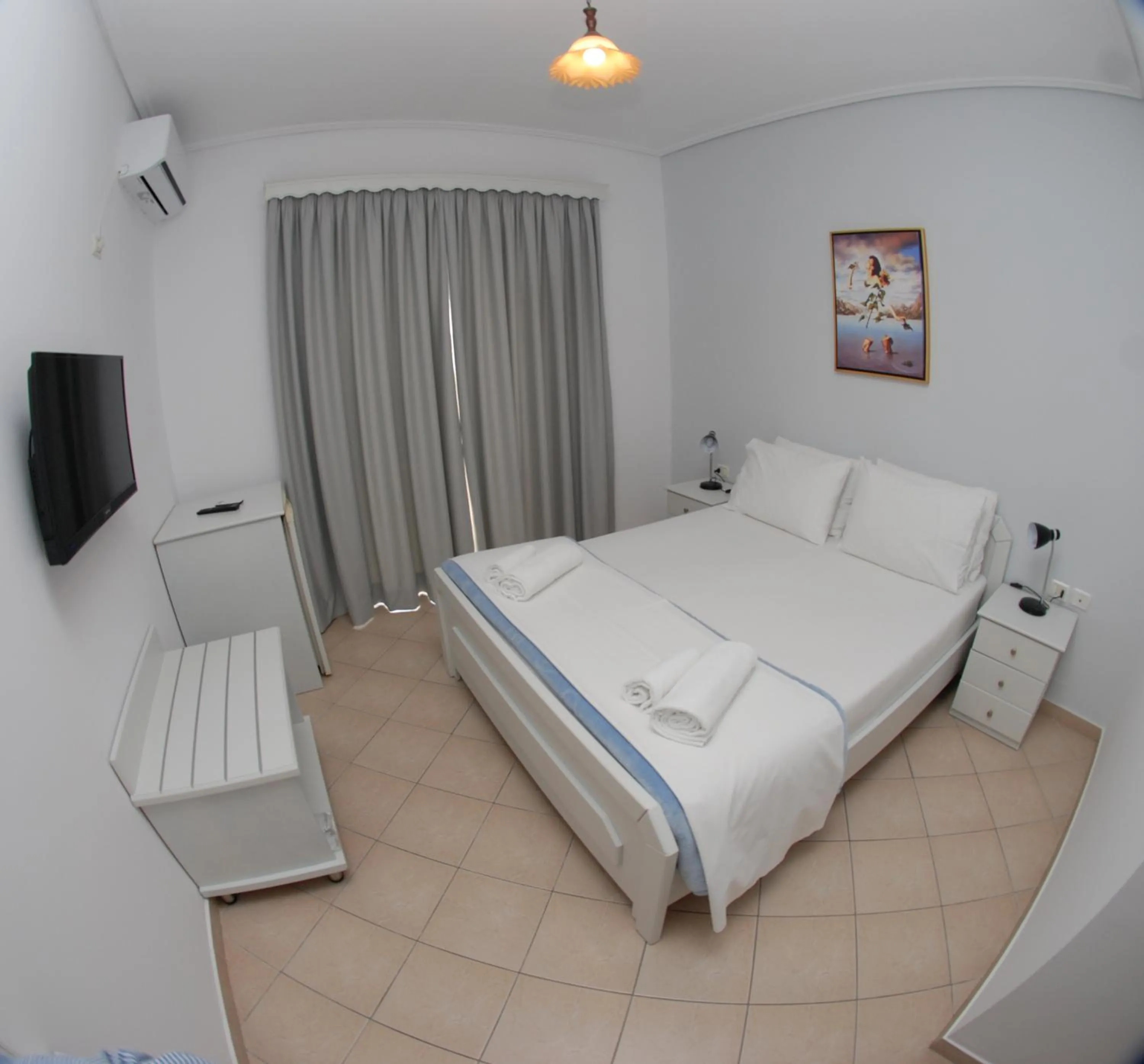 Photo of the whole room, Bed in Hotel MS