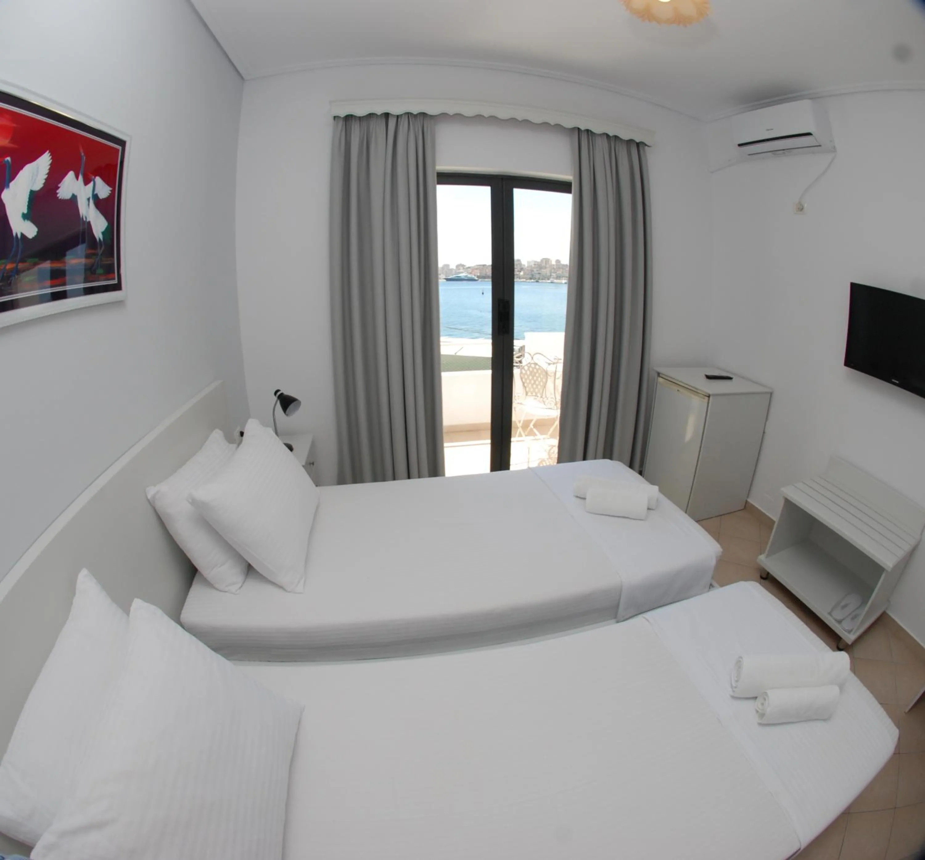 Balcony/Terrace, Bed in Hotel MS