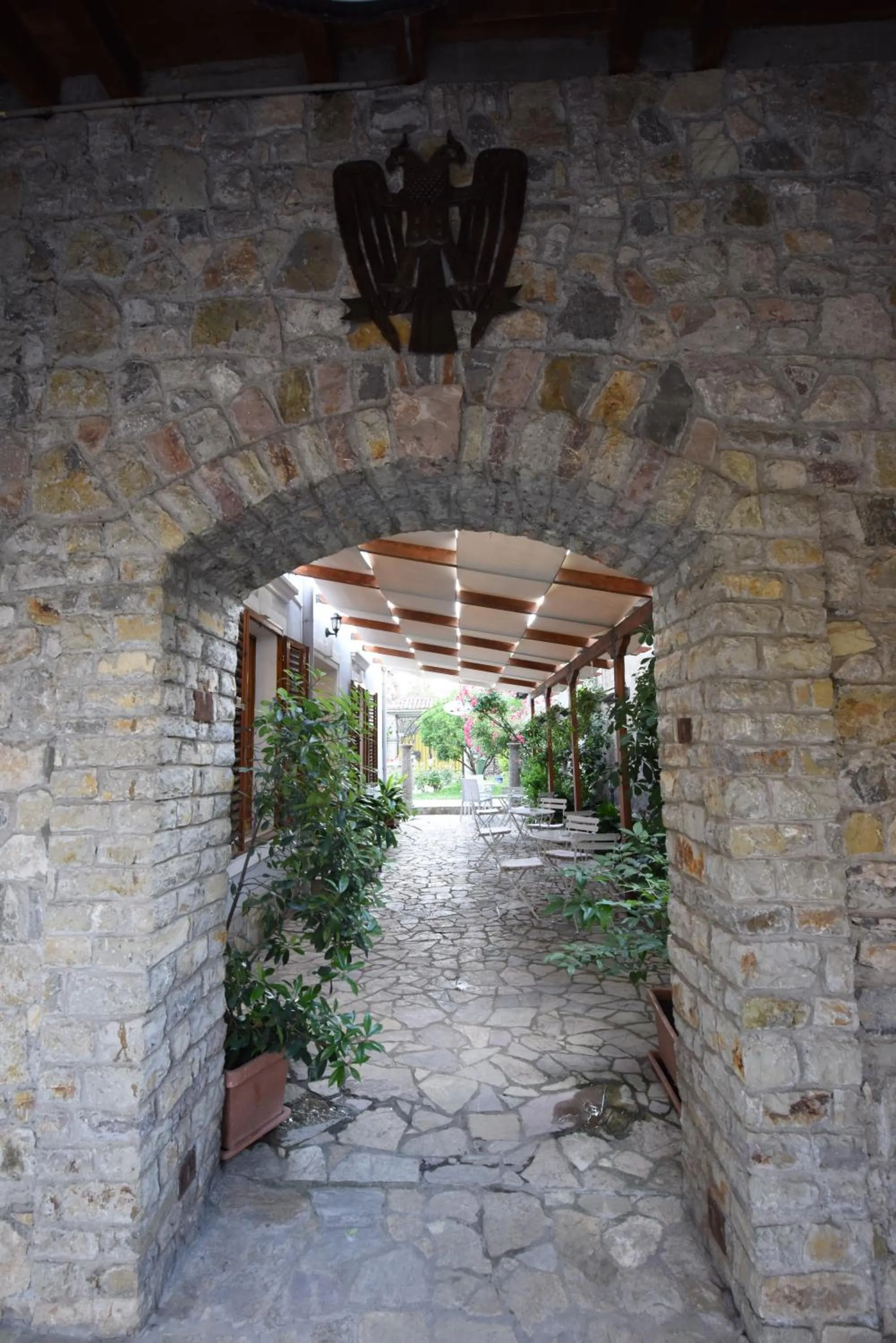 Garden in Rose Garden Hotel