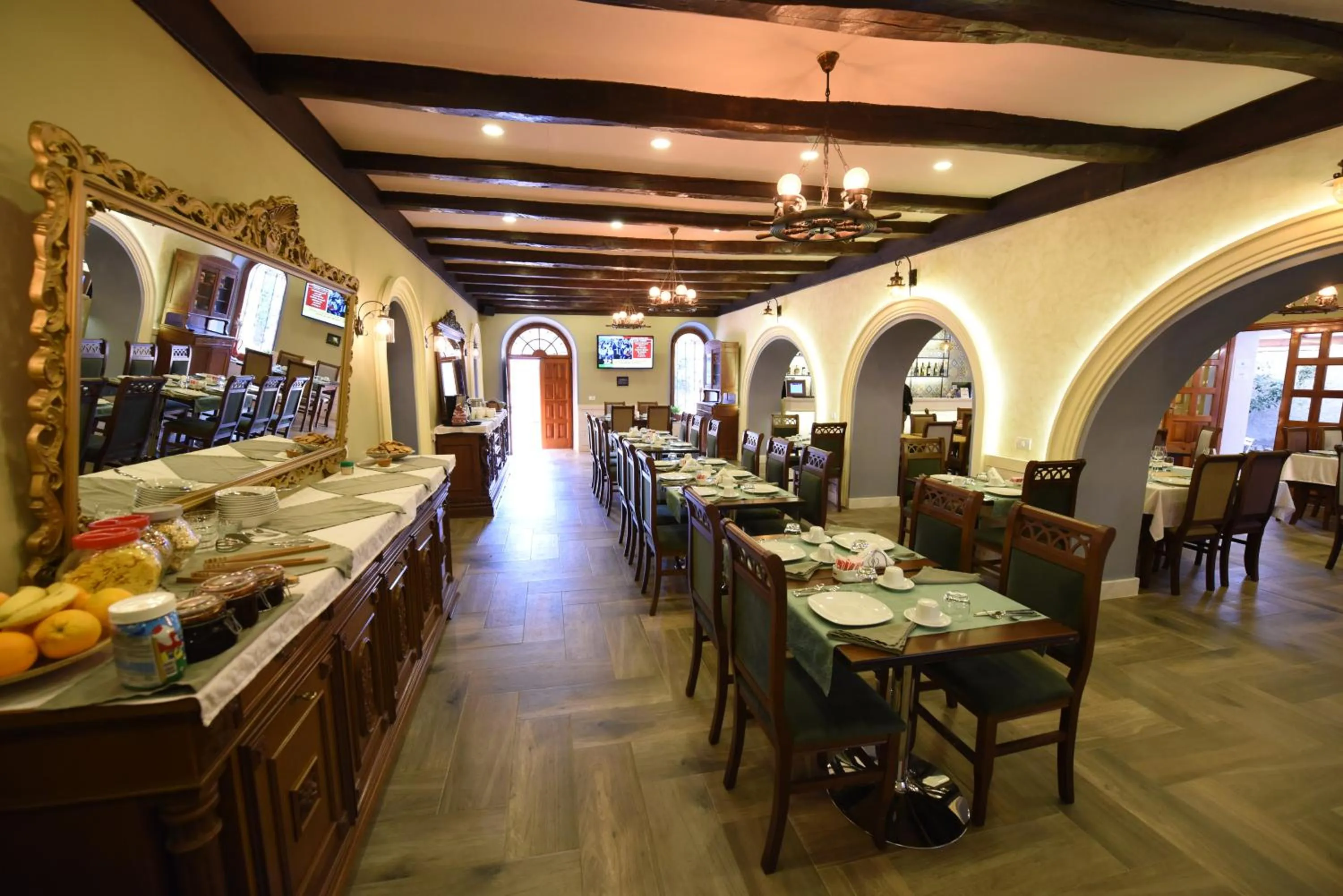 Restaurant/places to eat in Rose Garden Hotel